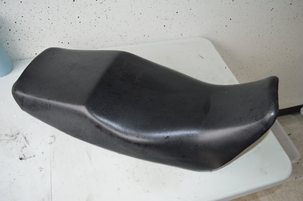 Suzuki VX800 zadel