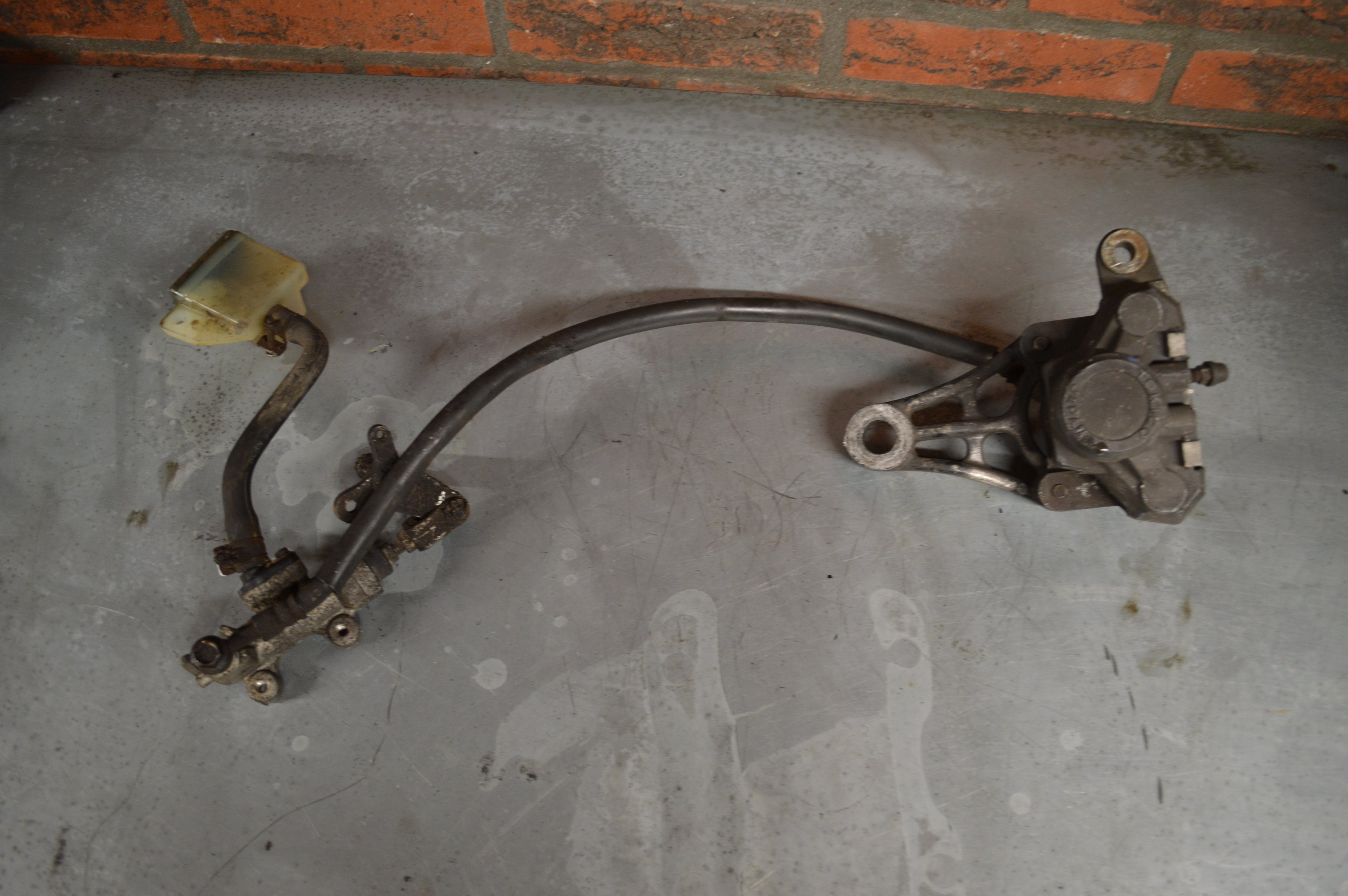 Suzuki GSX600F remsysteem achter