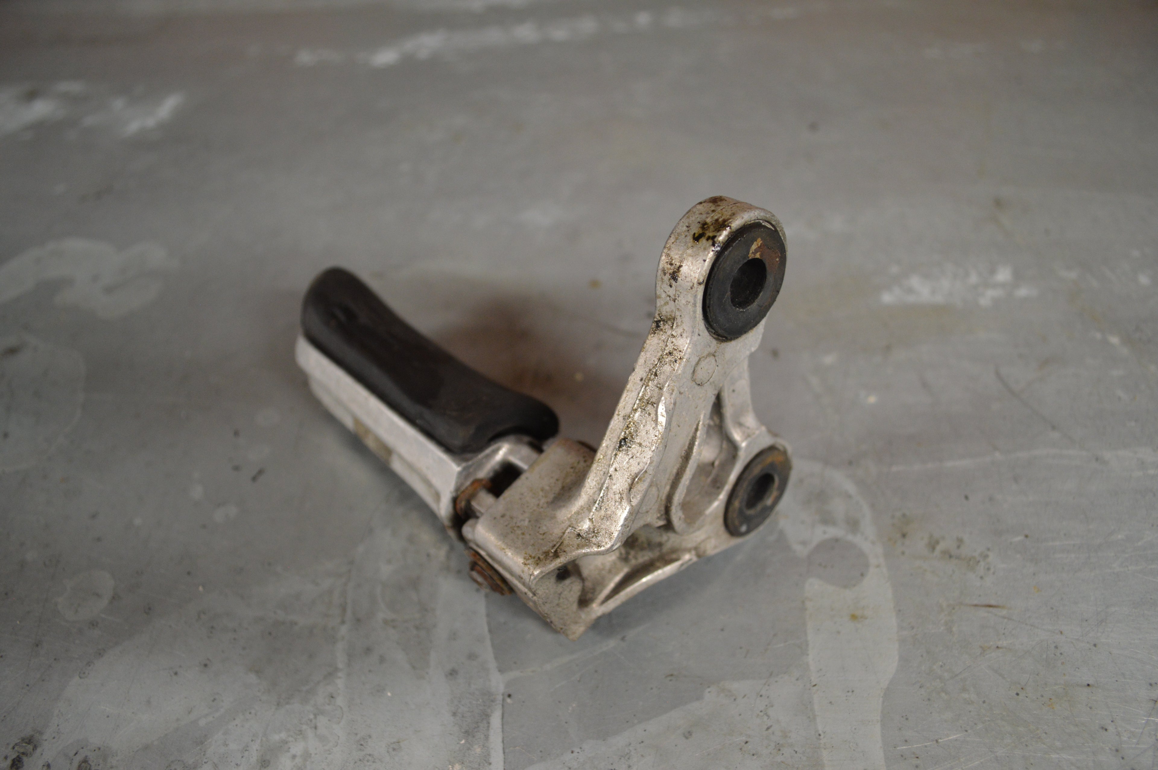 Honda CBR1000F voetsteun links