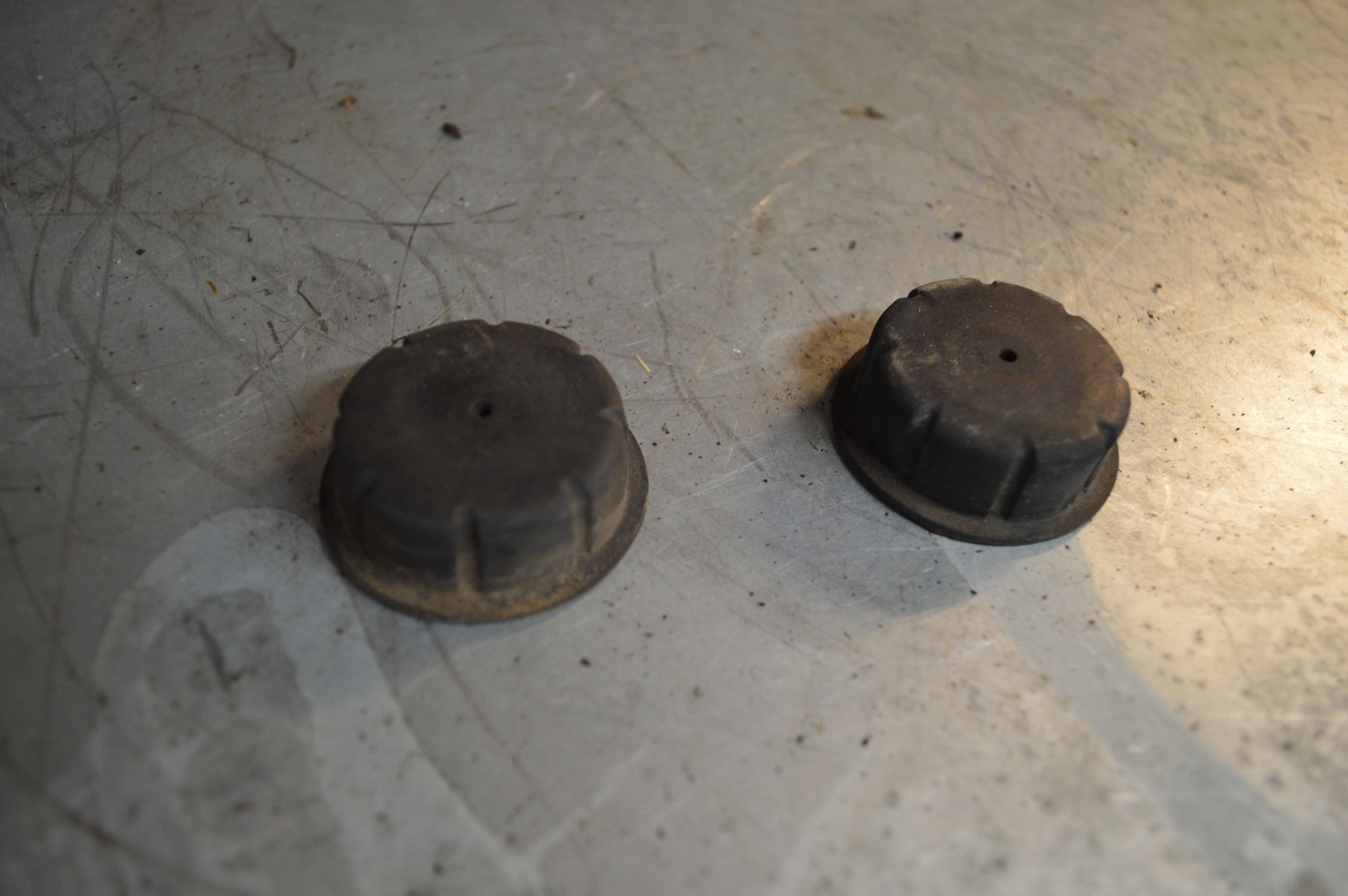Yamaha YX600T tank rubbers