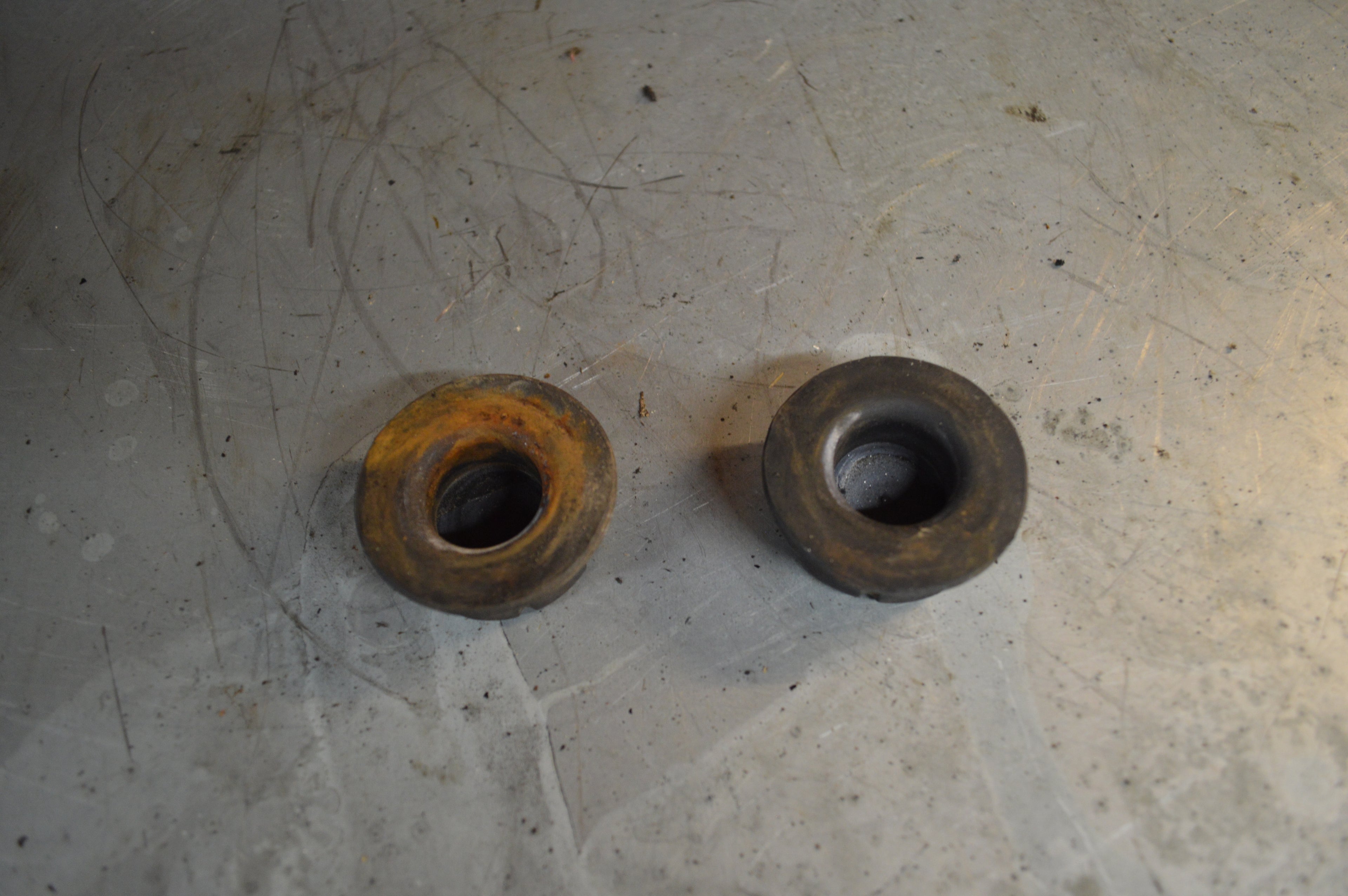 Yamaha YX600T tank rubbers