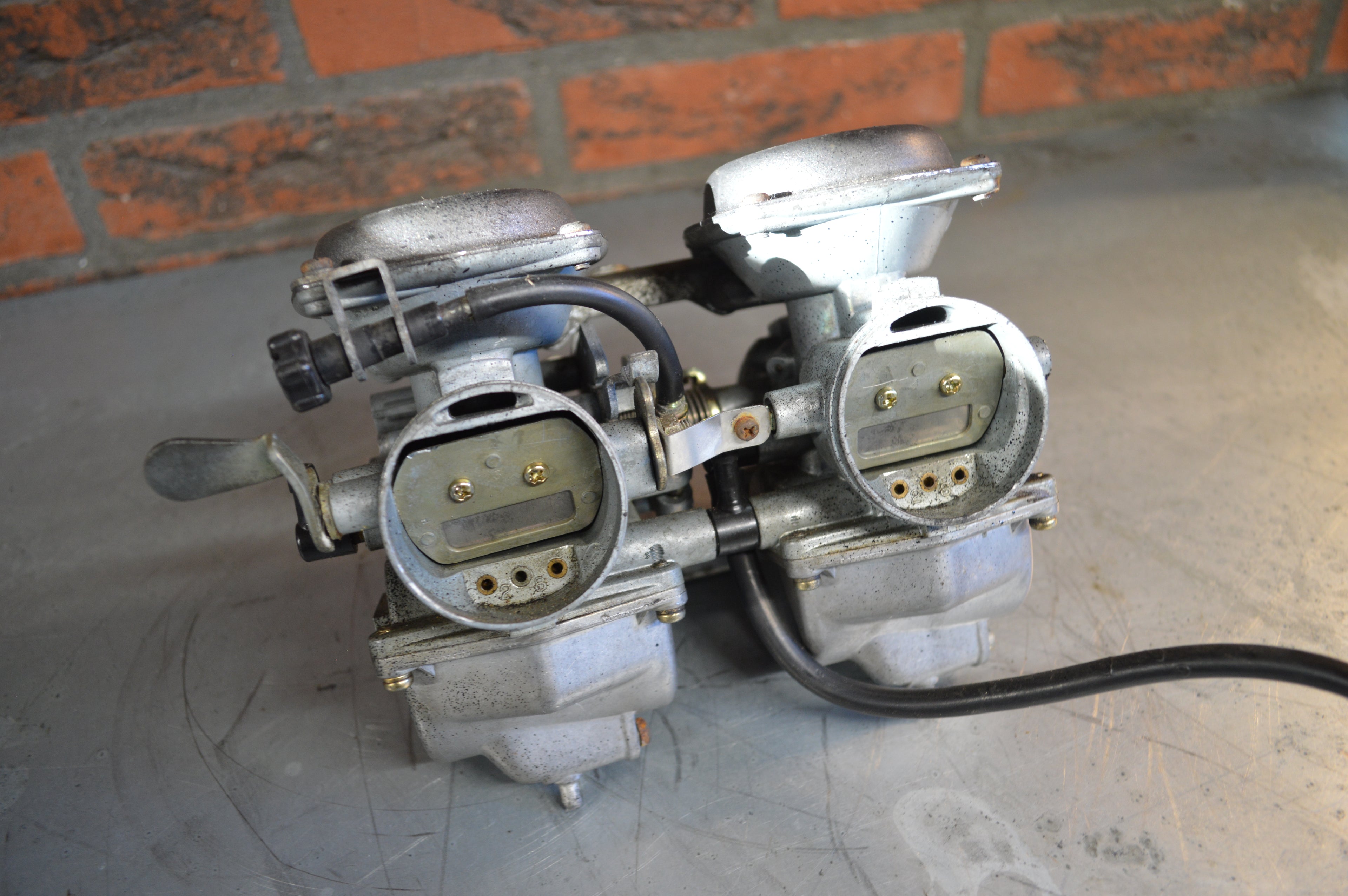 Kawasaki KZ305LTD carburateur 1