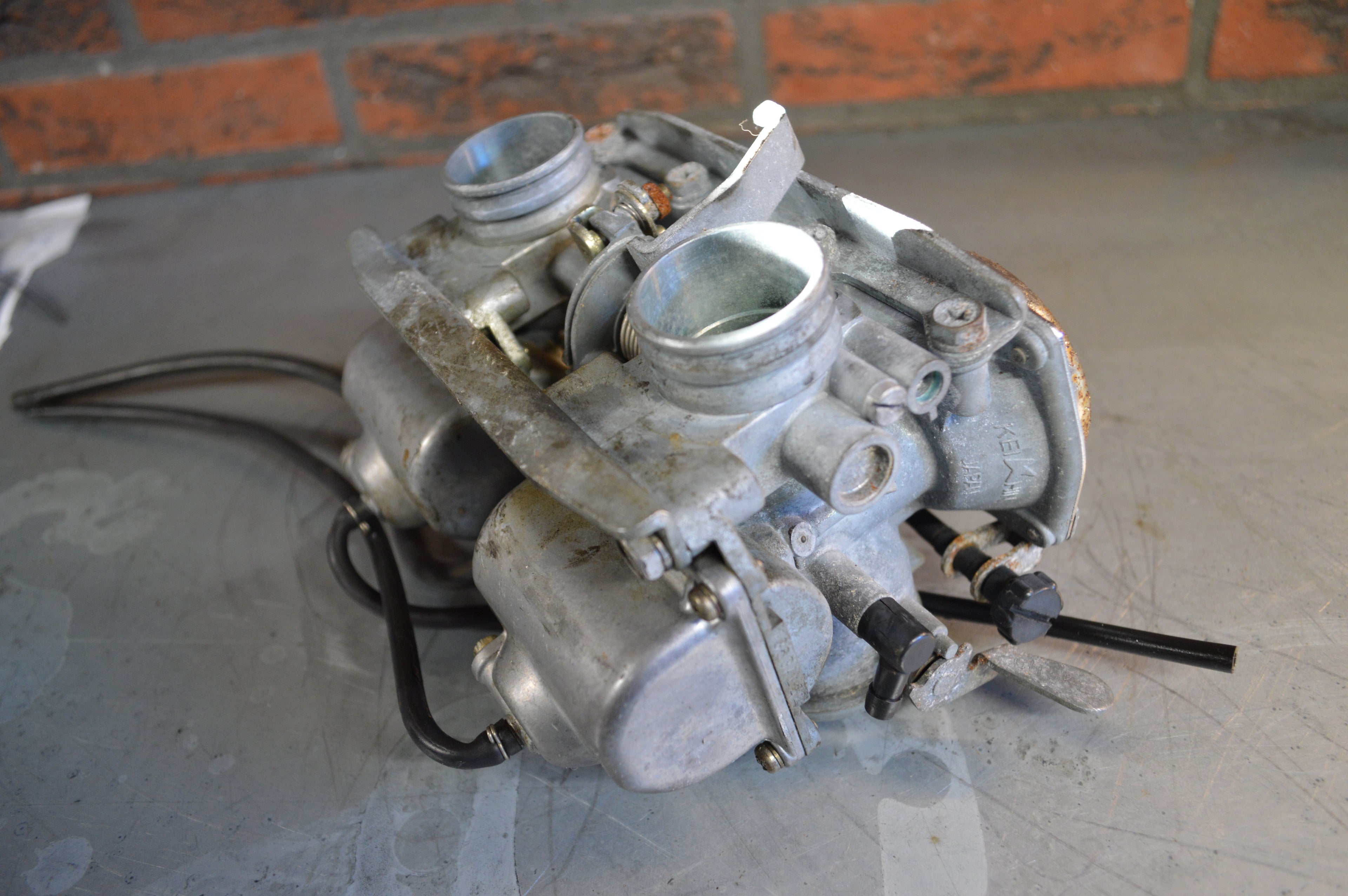 Kawasaki KZ305LTD carburateur 2