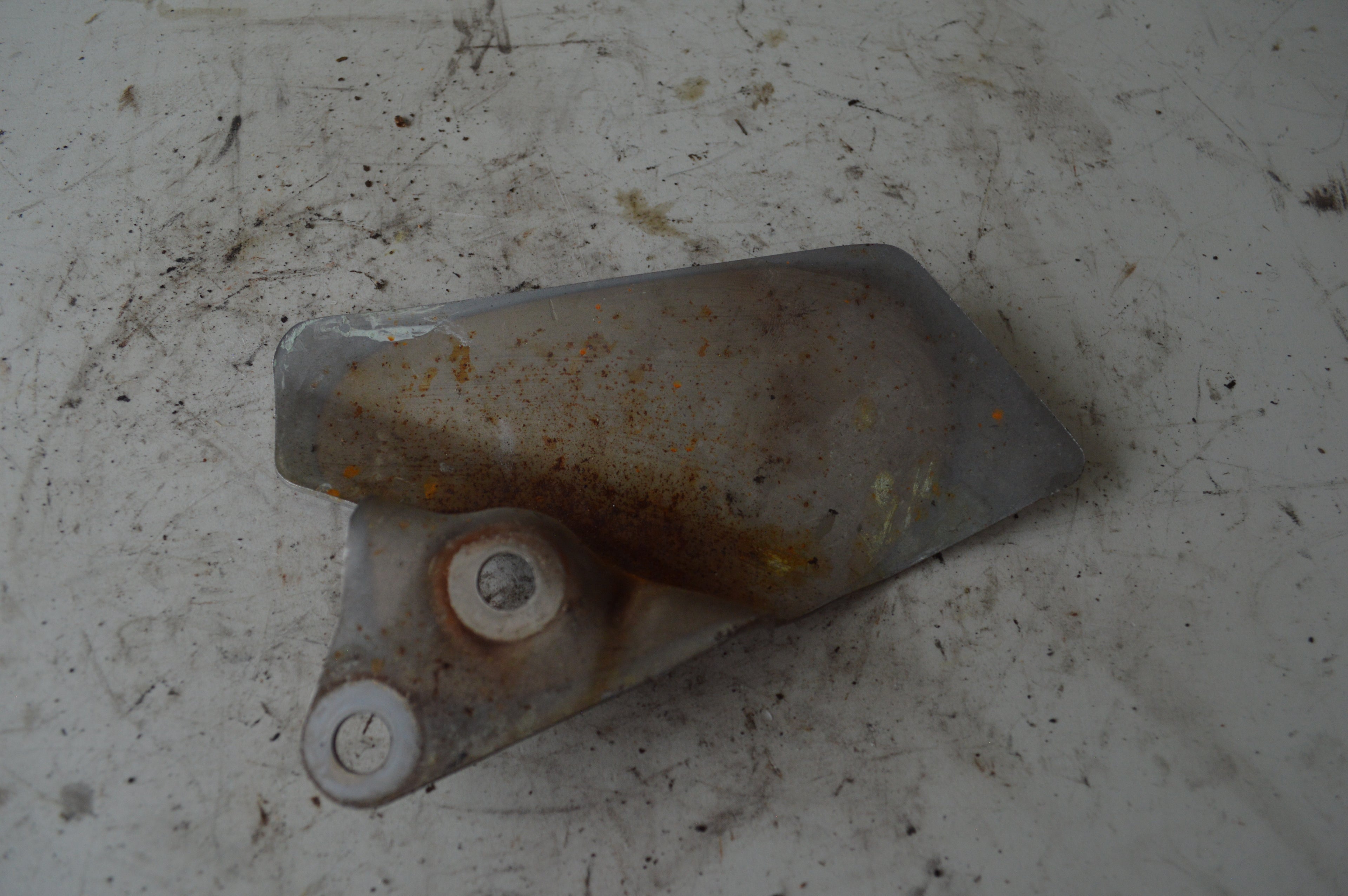 Suzuki VX800 schetsplaat links