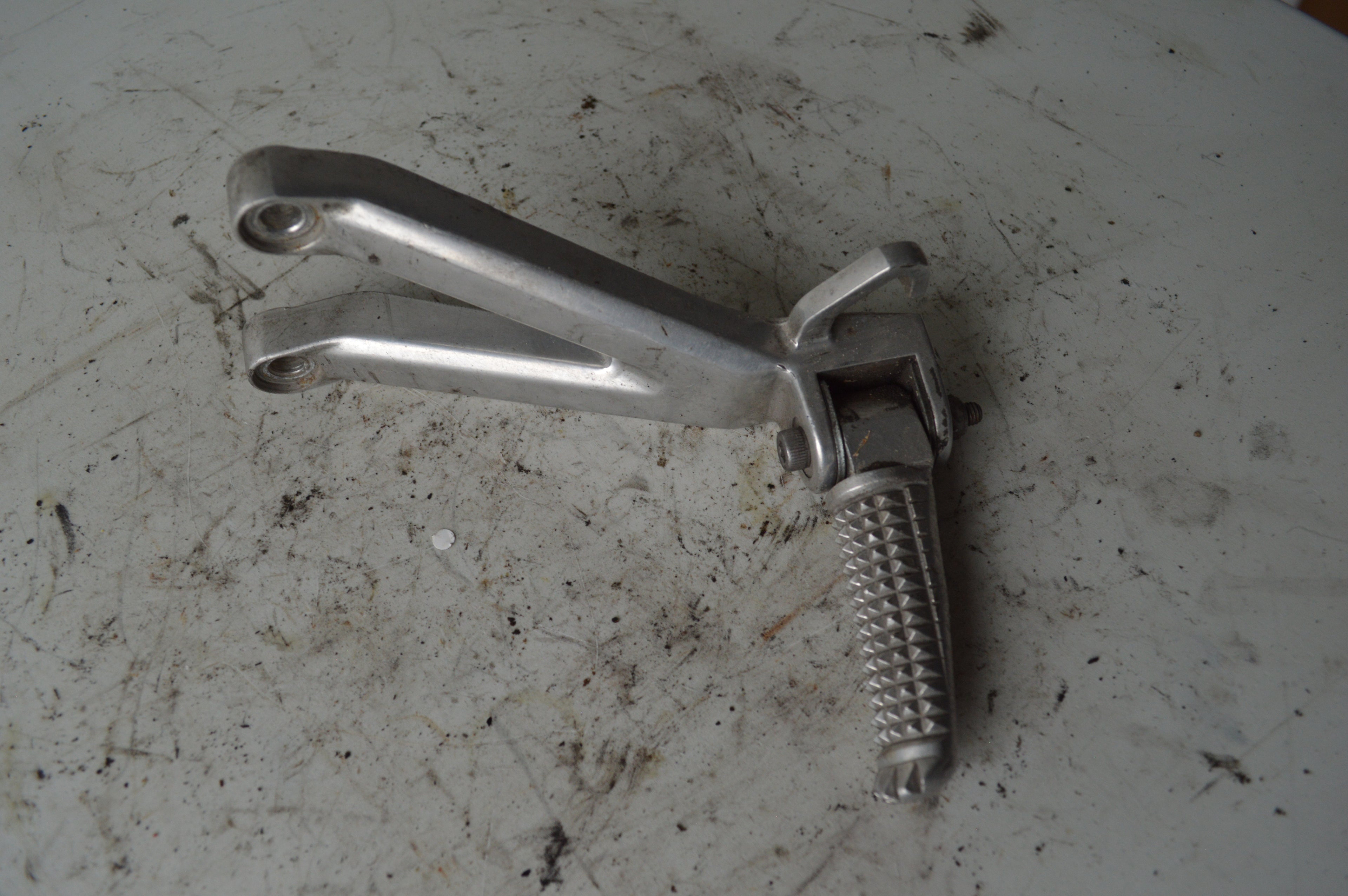 Suzuki GSX750R duosteun links