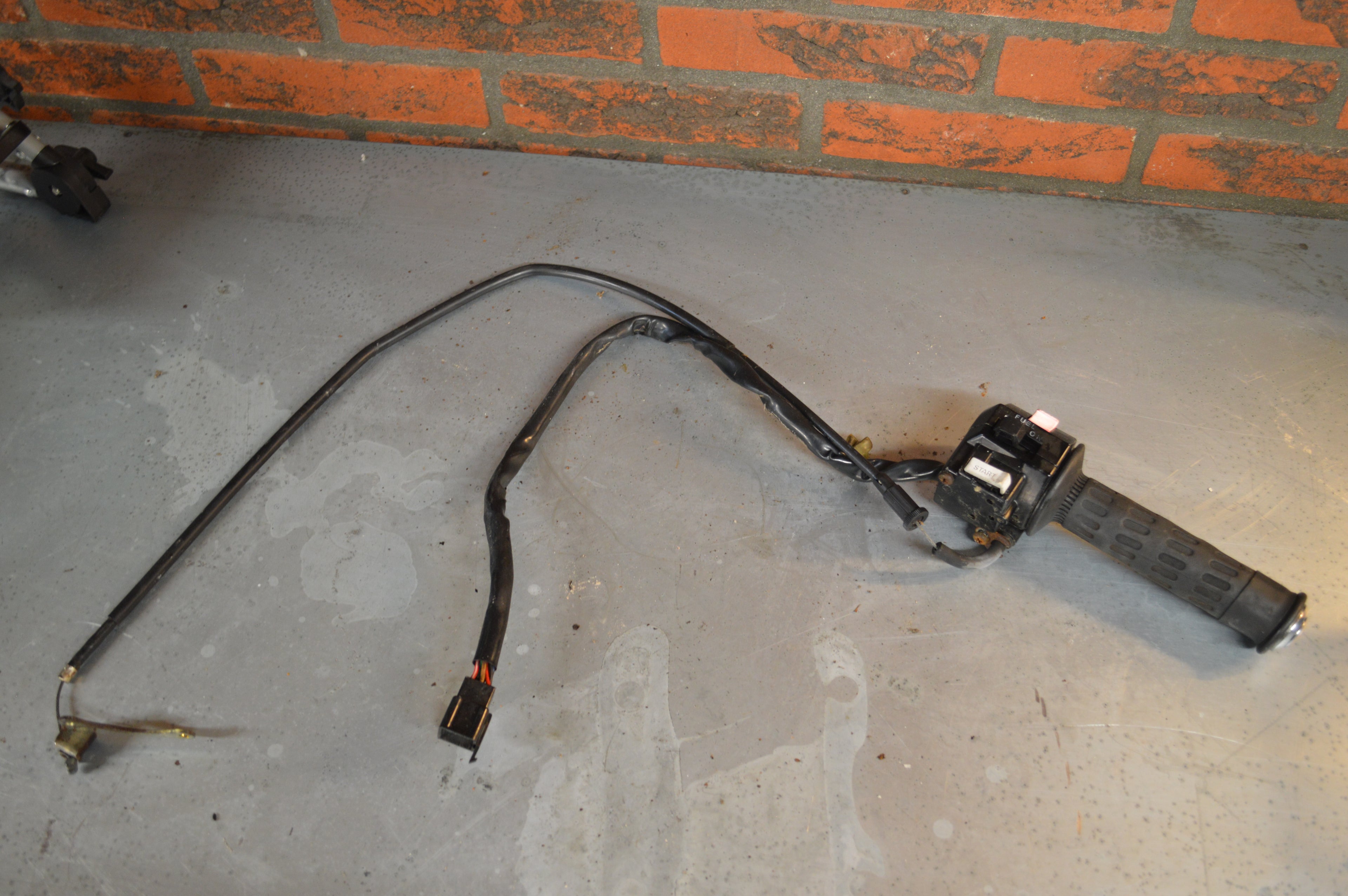 Yamaha FZX700 stuurbediening rechts