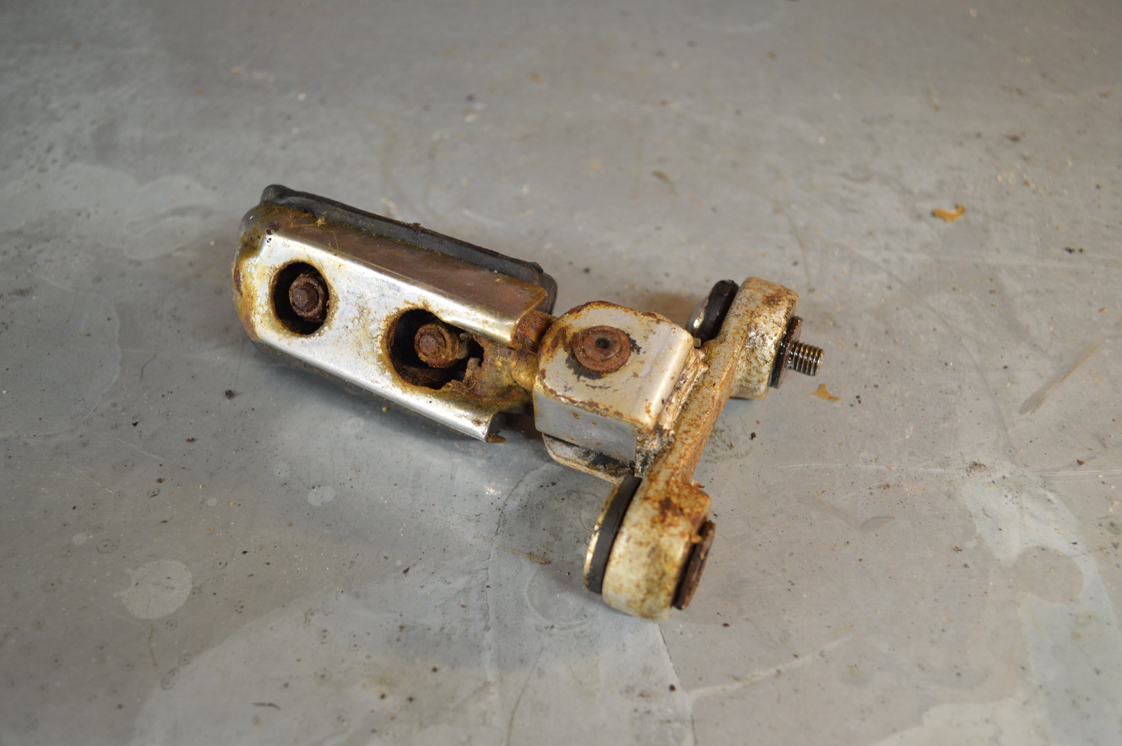 Yamaha FZX700 voetsteun links