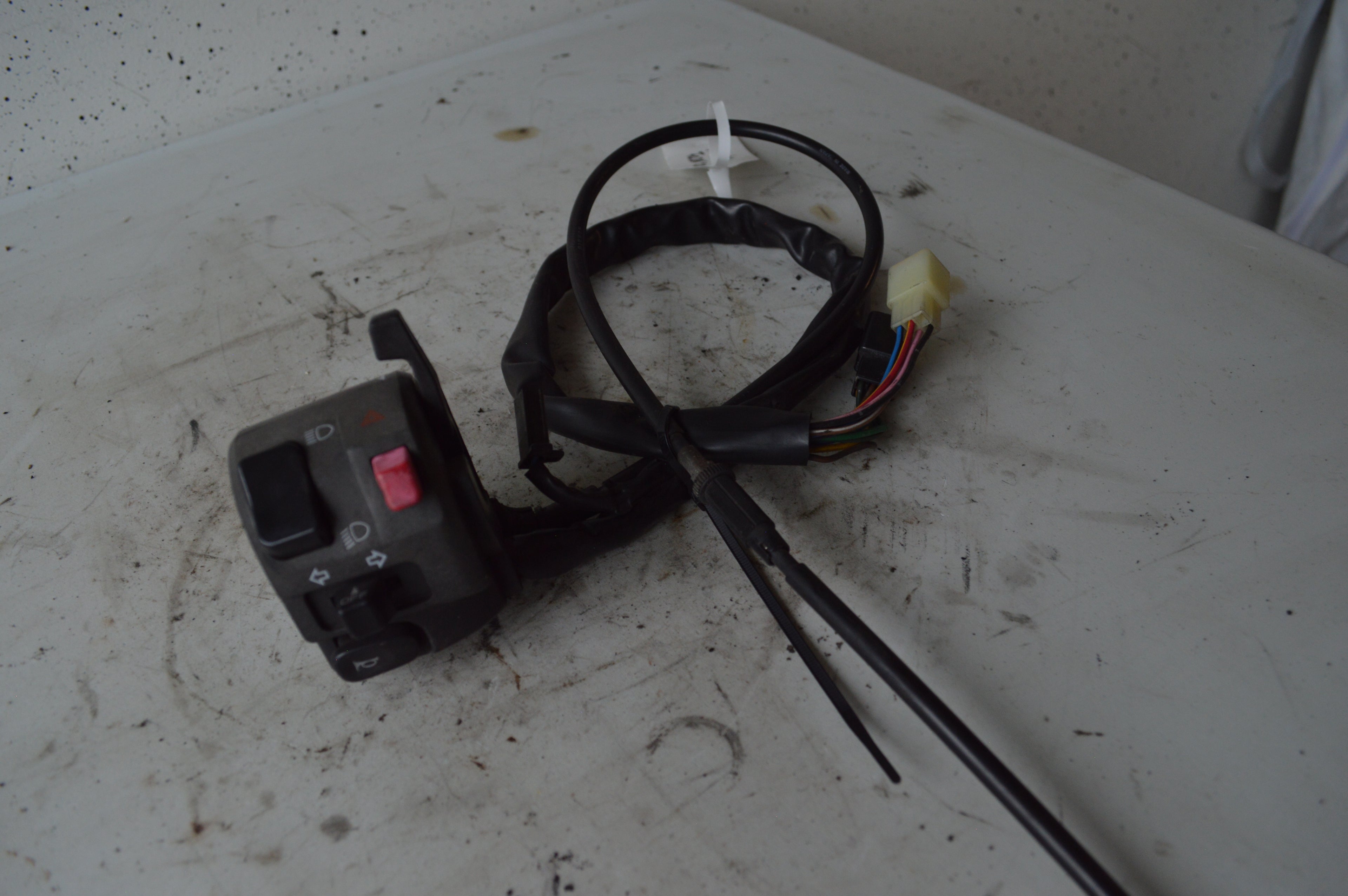 Yamaha FZS600 stuurbediening links