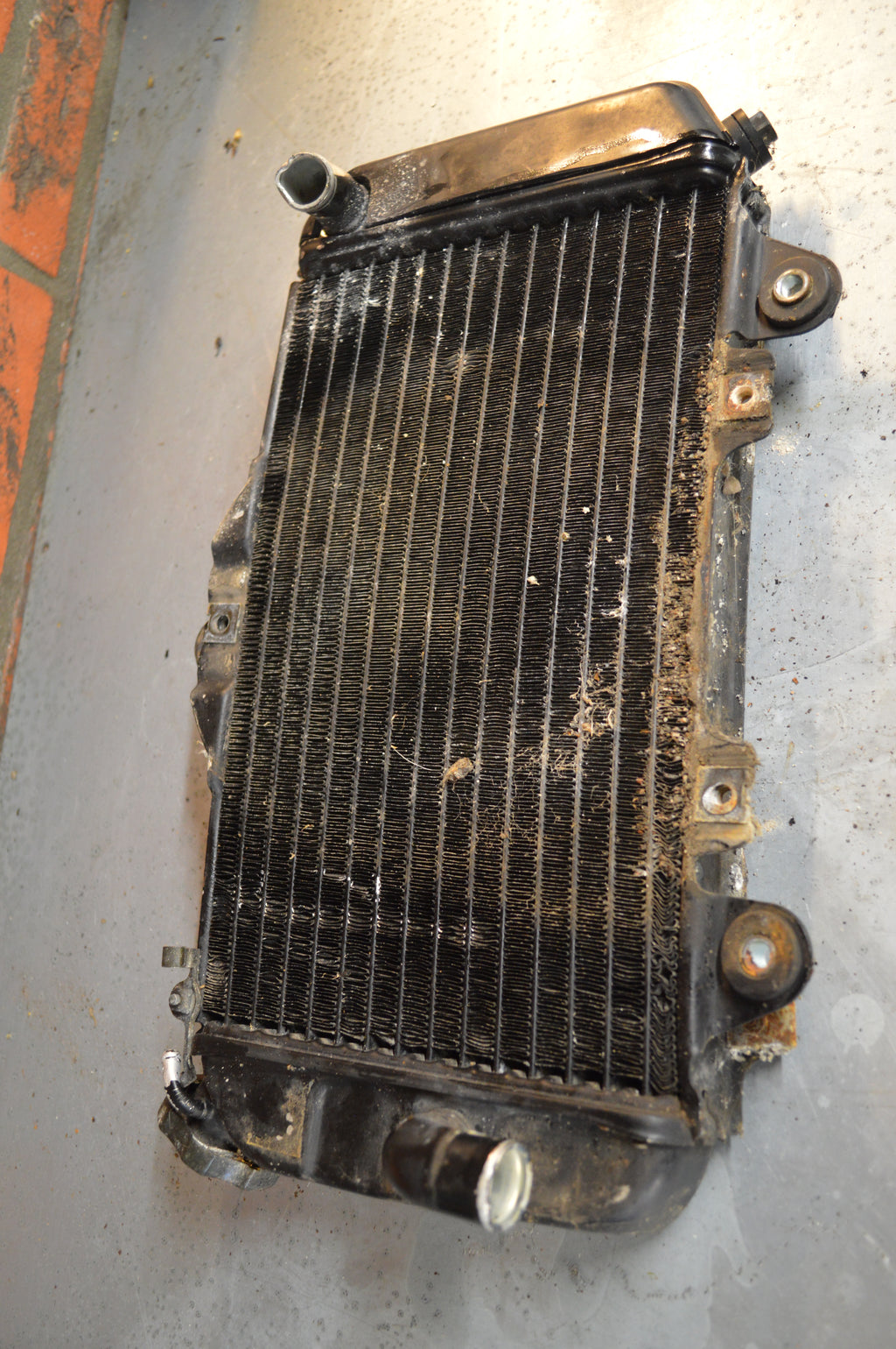 Yamaha FZX700 radiator