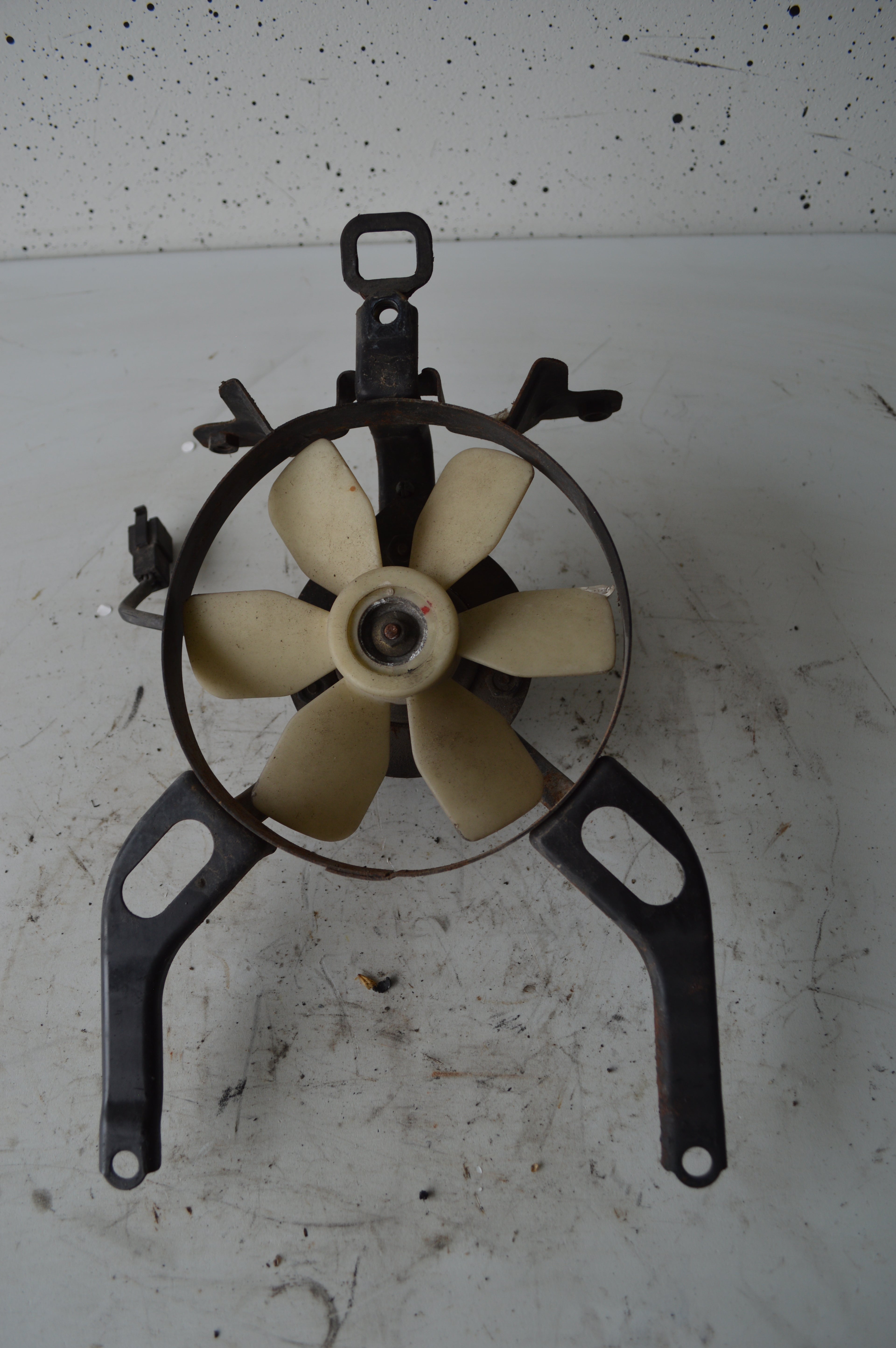 Kawasaki GPX600R radiator ventilator