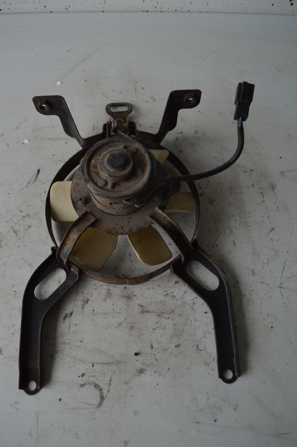 Kawasaki GPX600R radiator ventilator