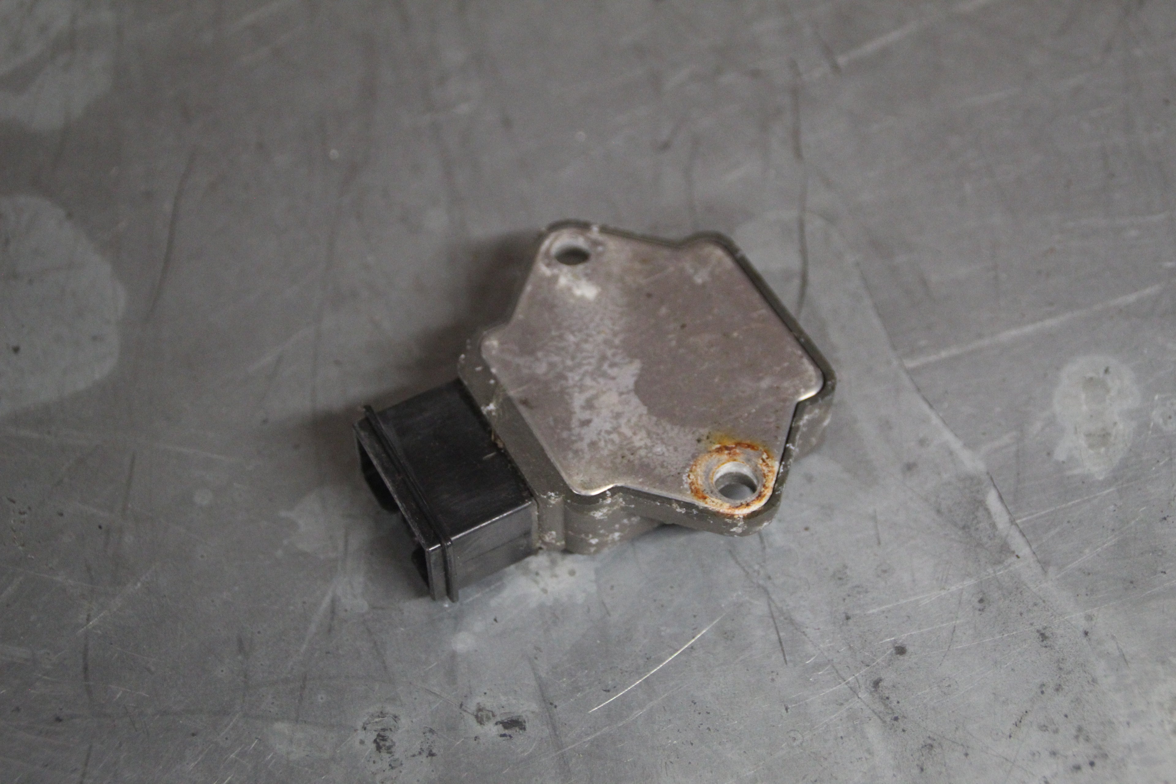Honda VTR1000F spannings regelaar