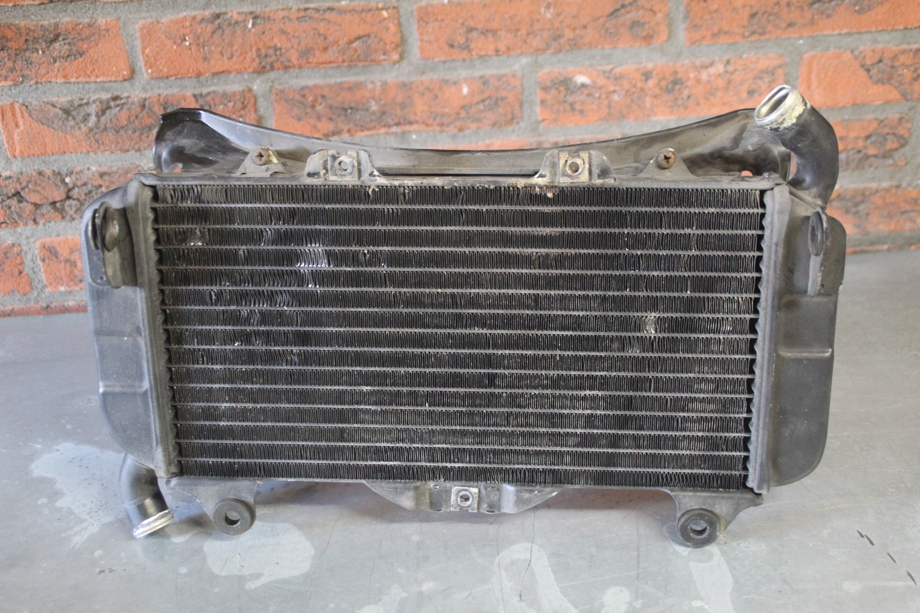Yamaha FZ750 radiator