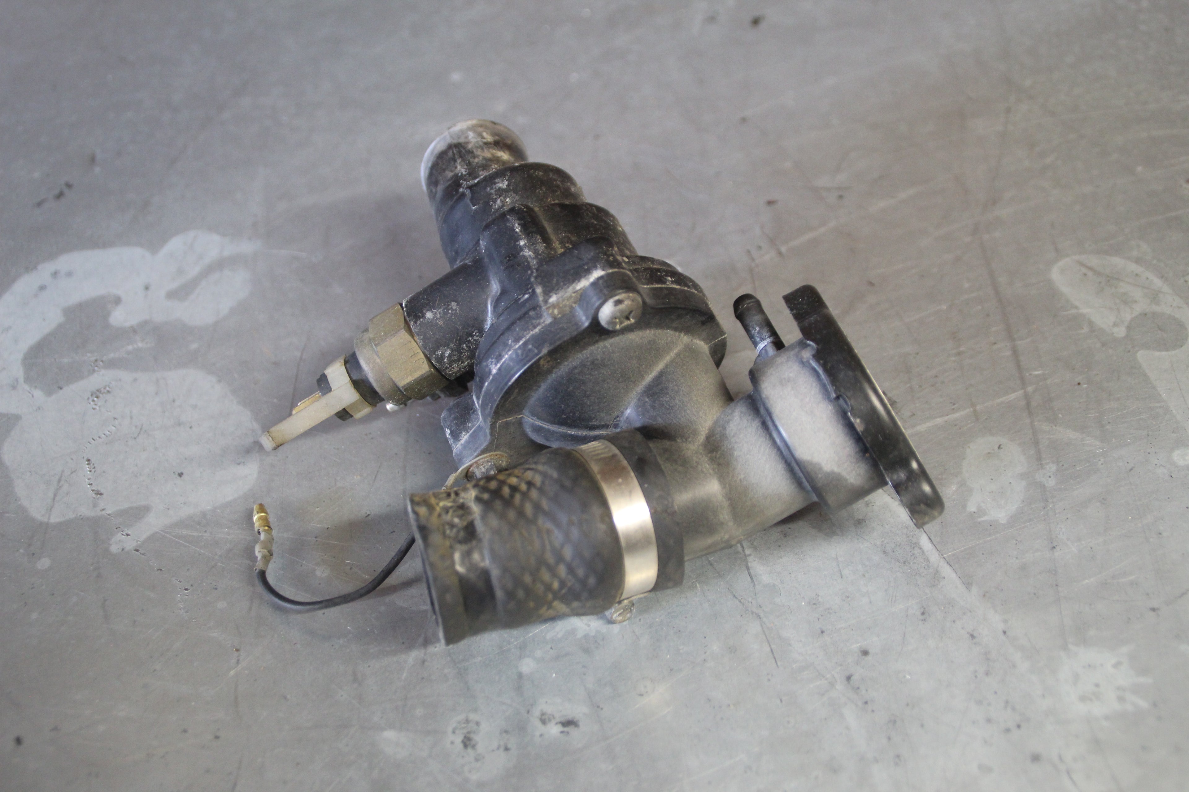 Yamaha FZ750 thermostaathuis