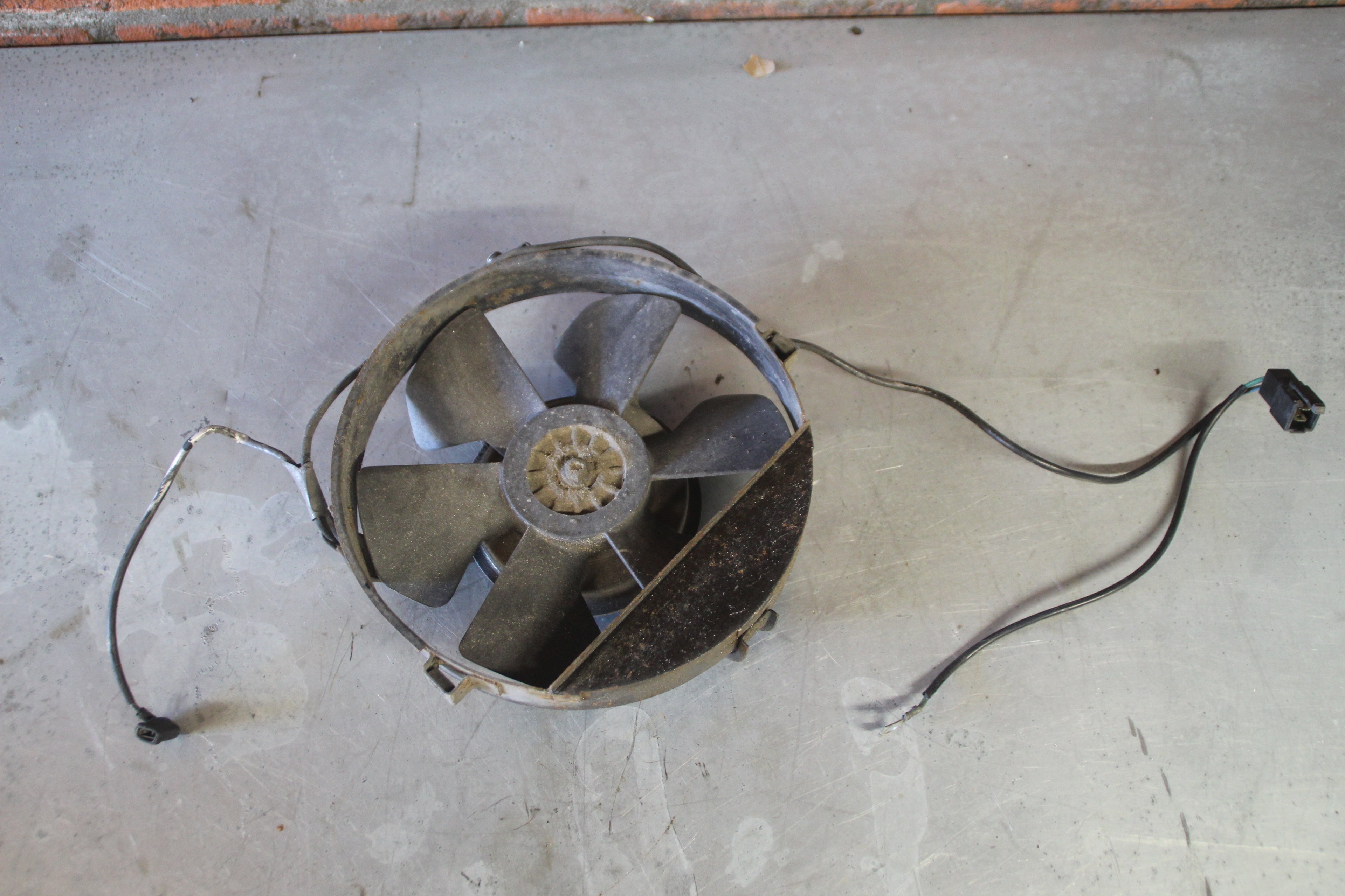 Honda VFR750 radiator ventilator