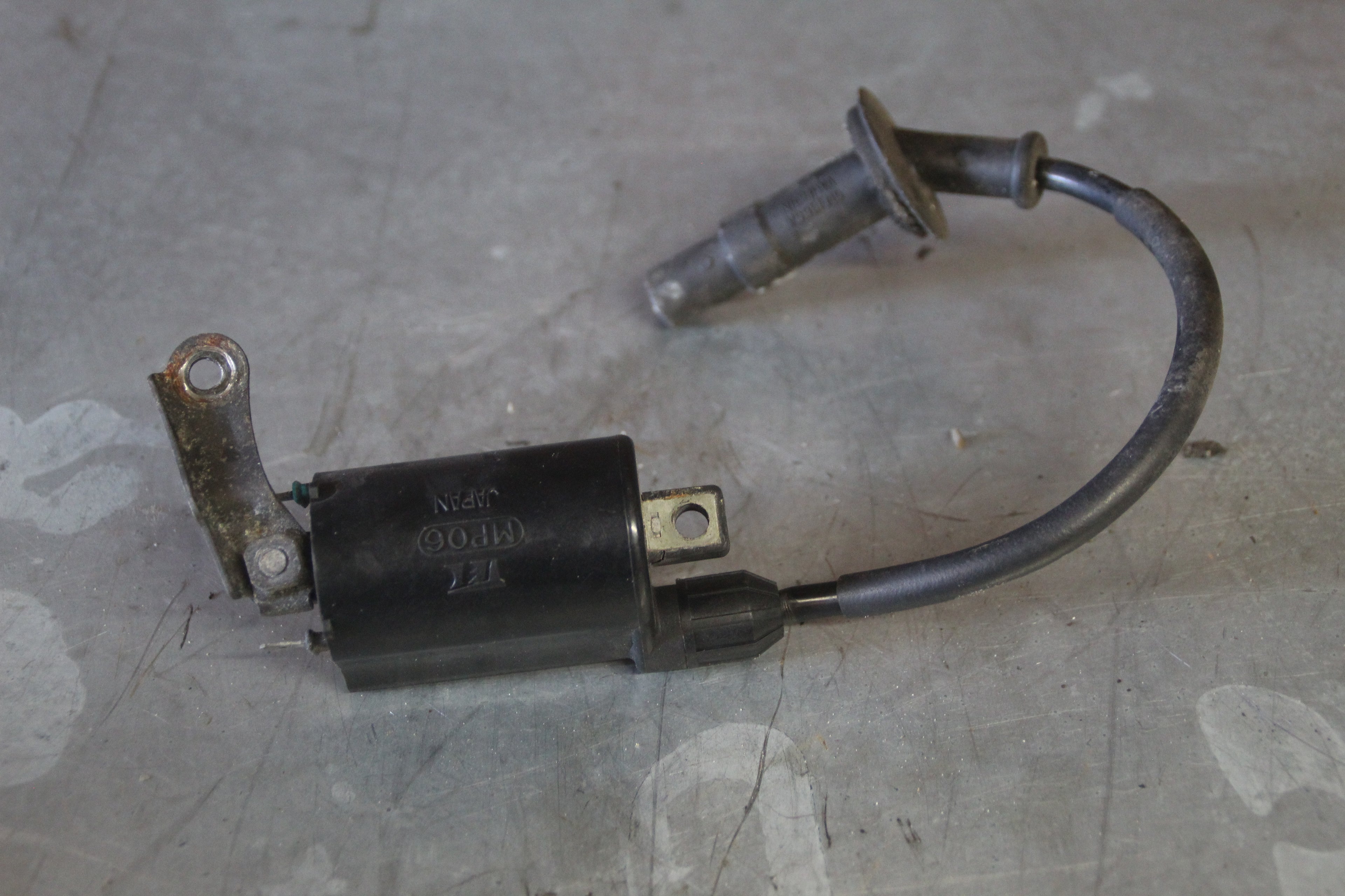 Honda VFR750 bobine links voor