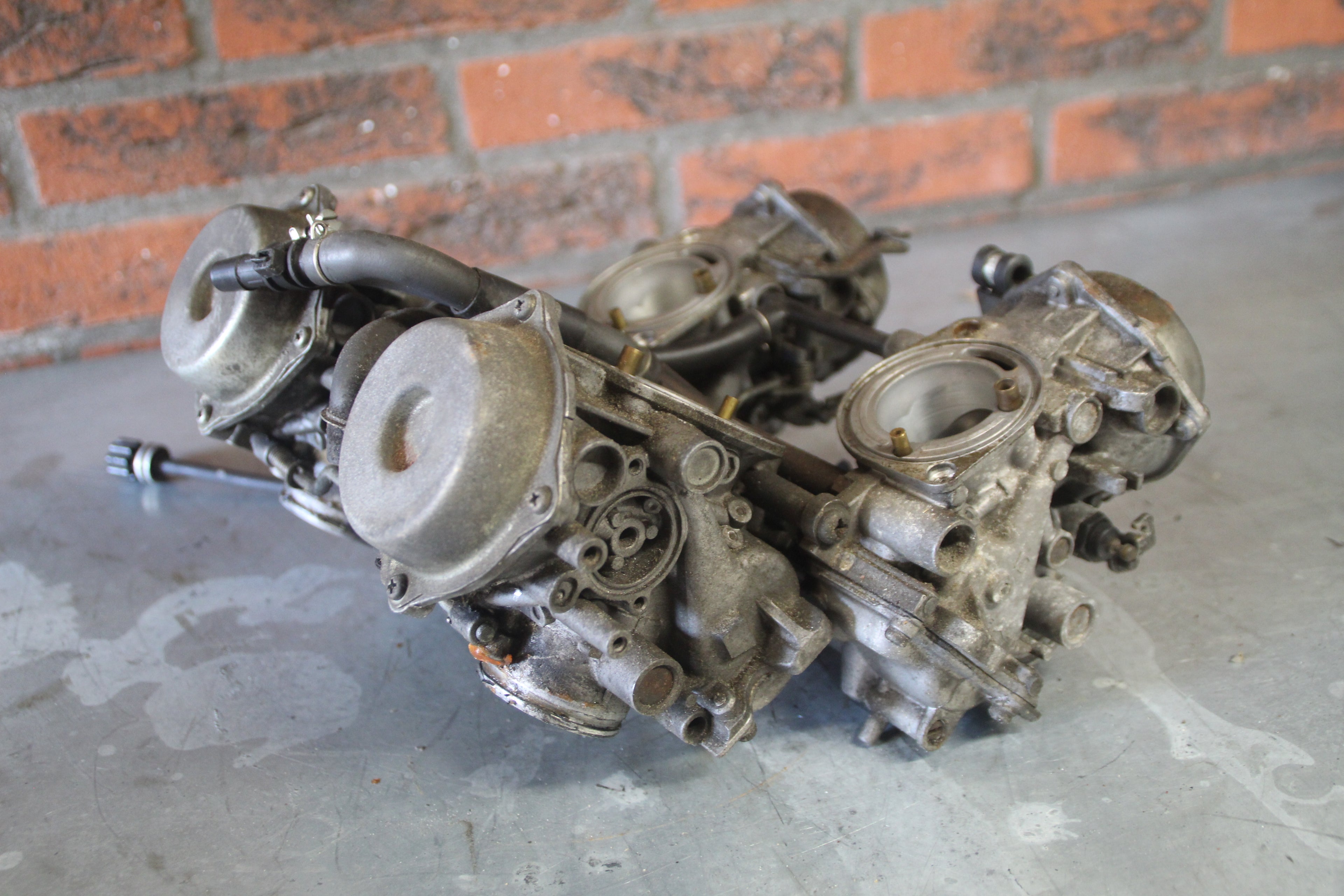 Honda VFR750S carburateurs