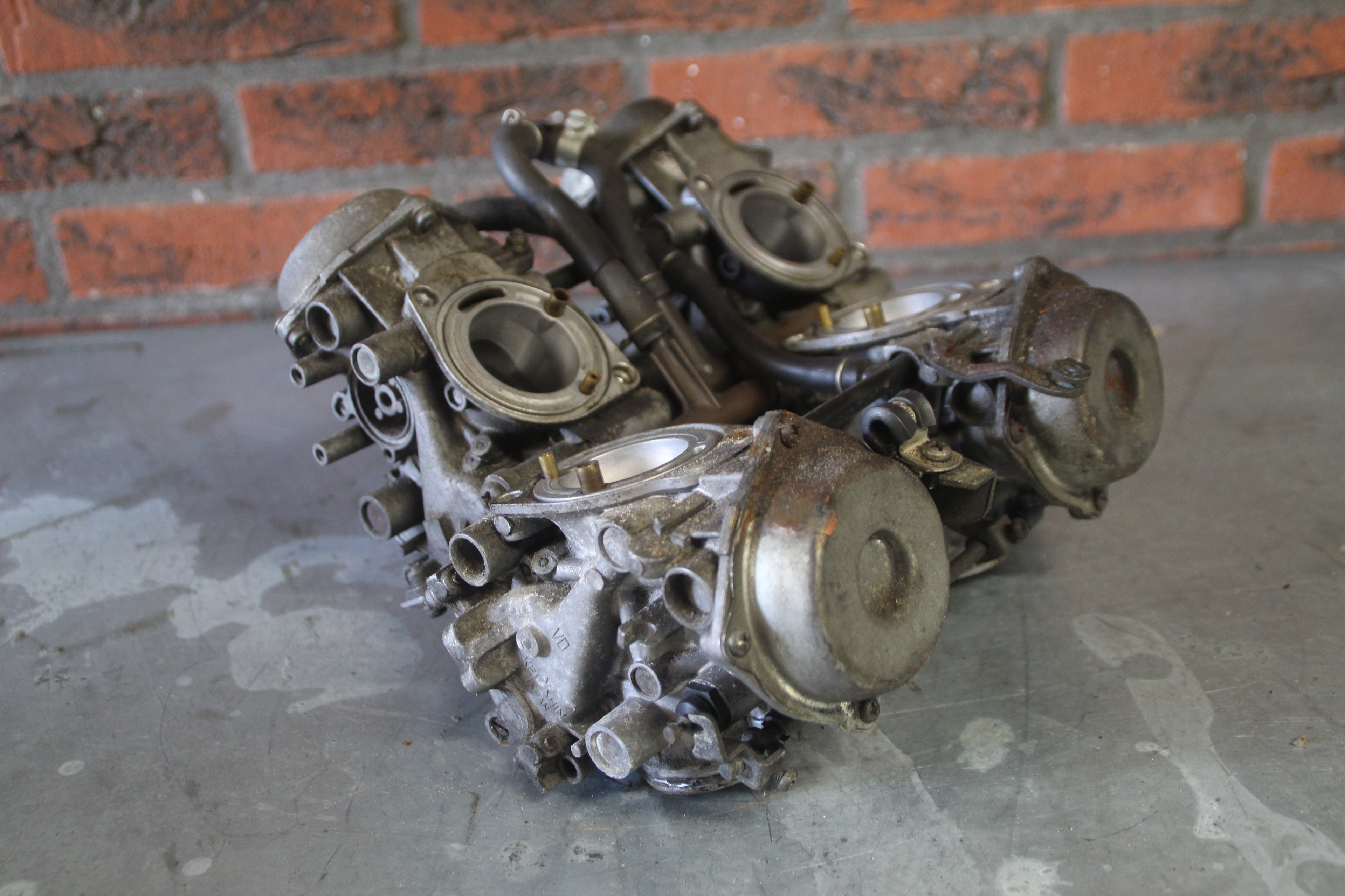 Honda VFR750S carburateurs