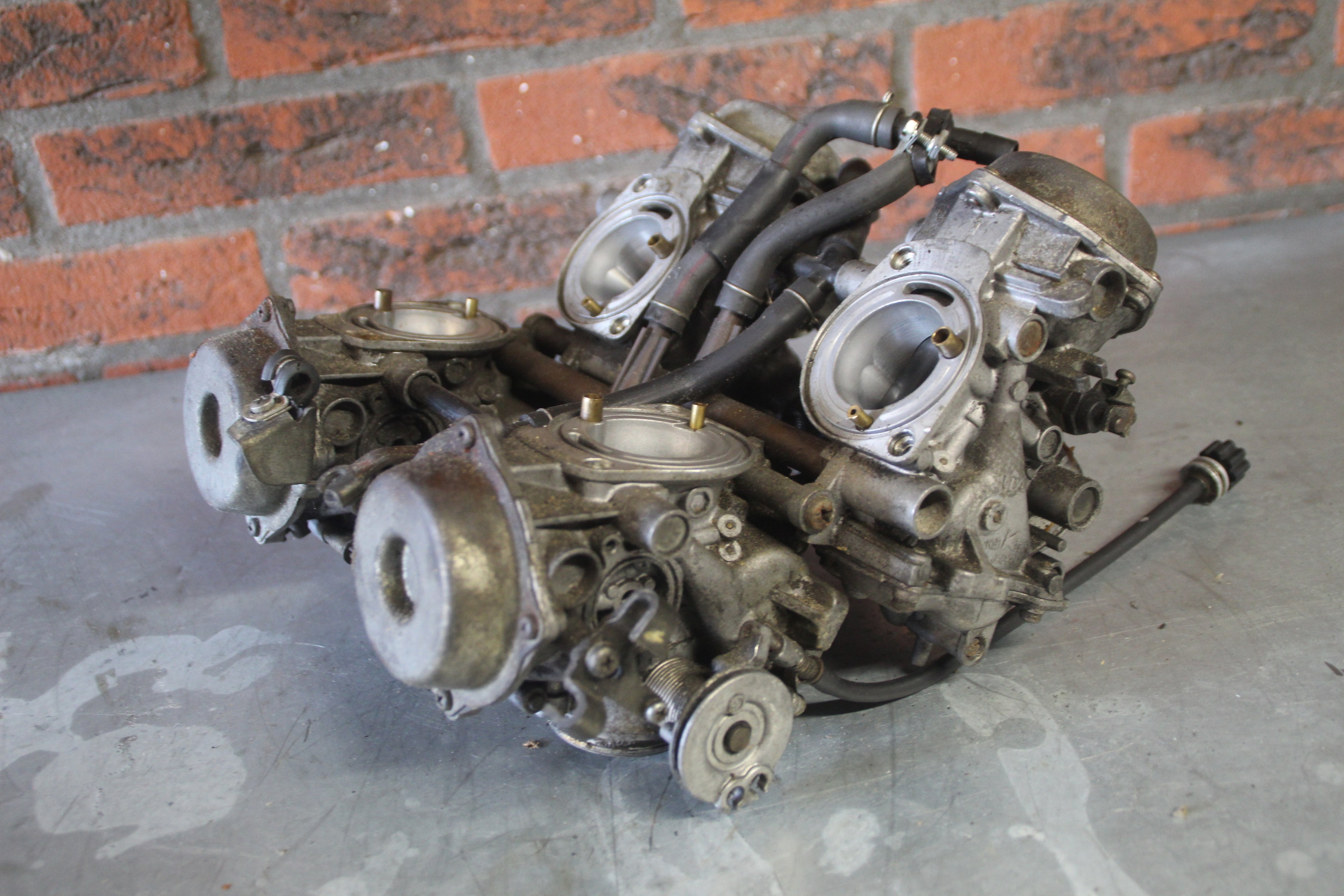 Honda VFR750S carburateurs