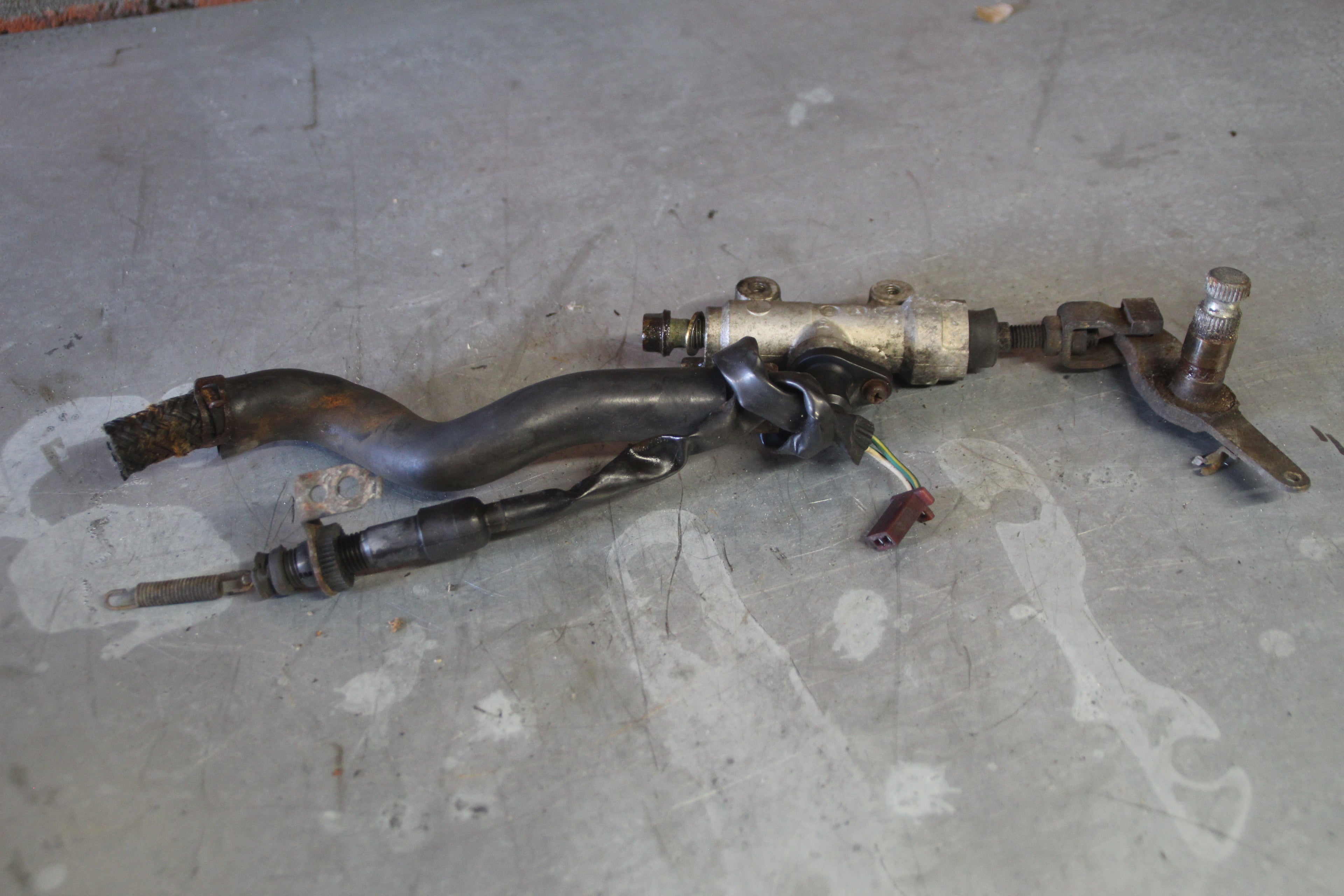 Honda VFR750 rempomp achter