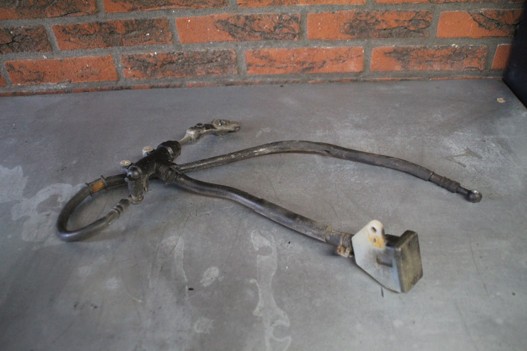 Suzuki GS500E rempomp achter