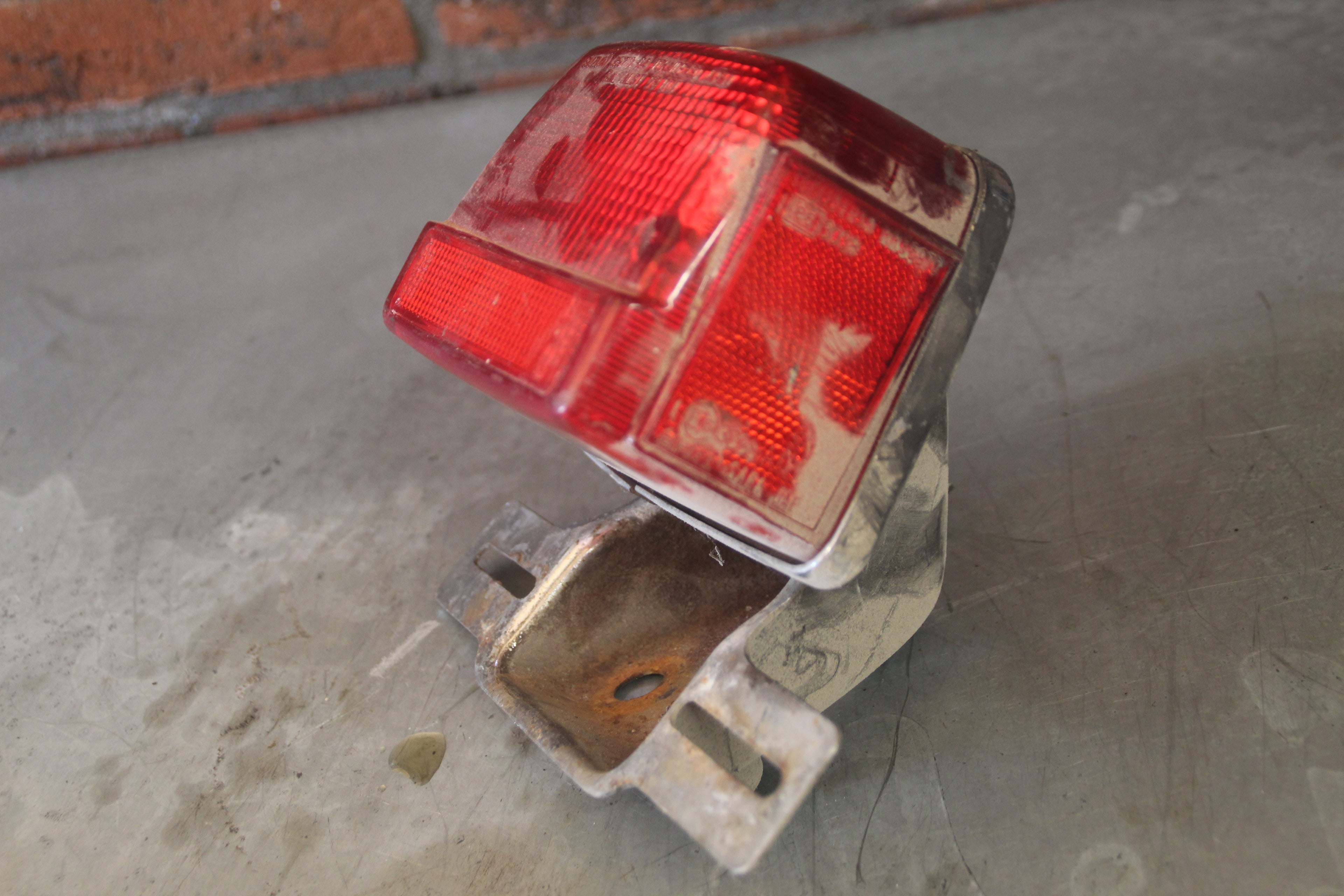 Suzuki GS450L achterlicht