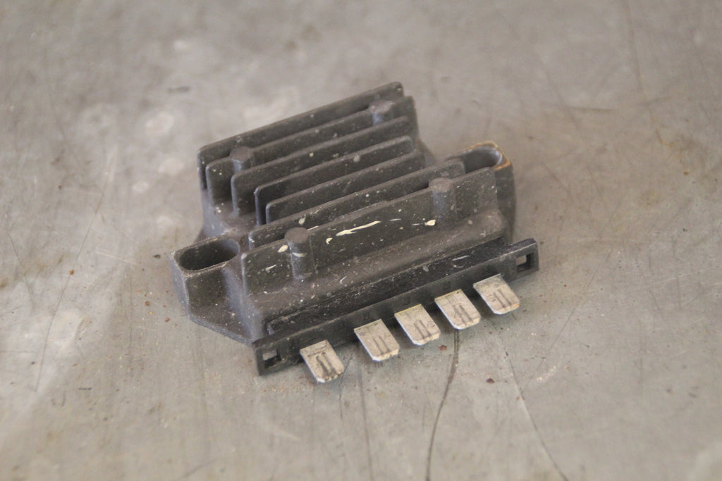 Suzuki GS450L spanningsregelaar 2