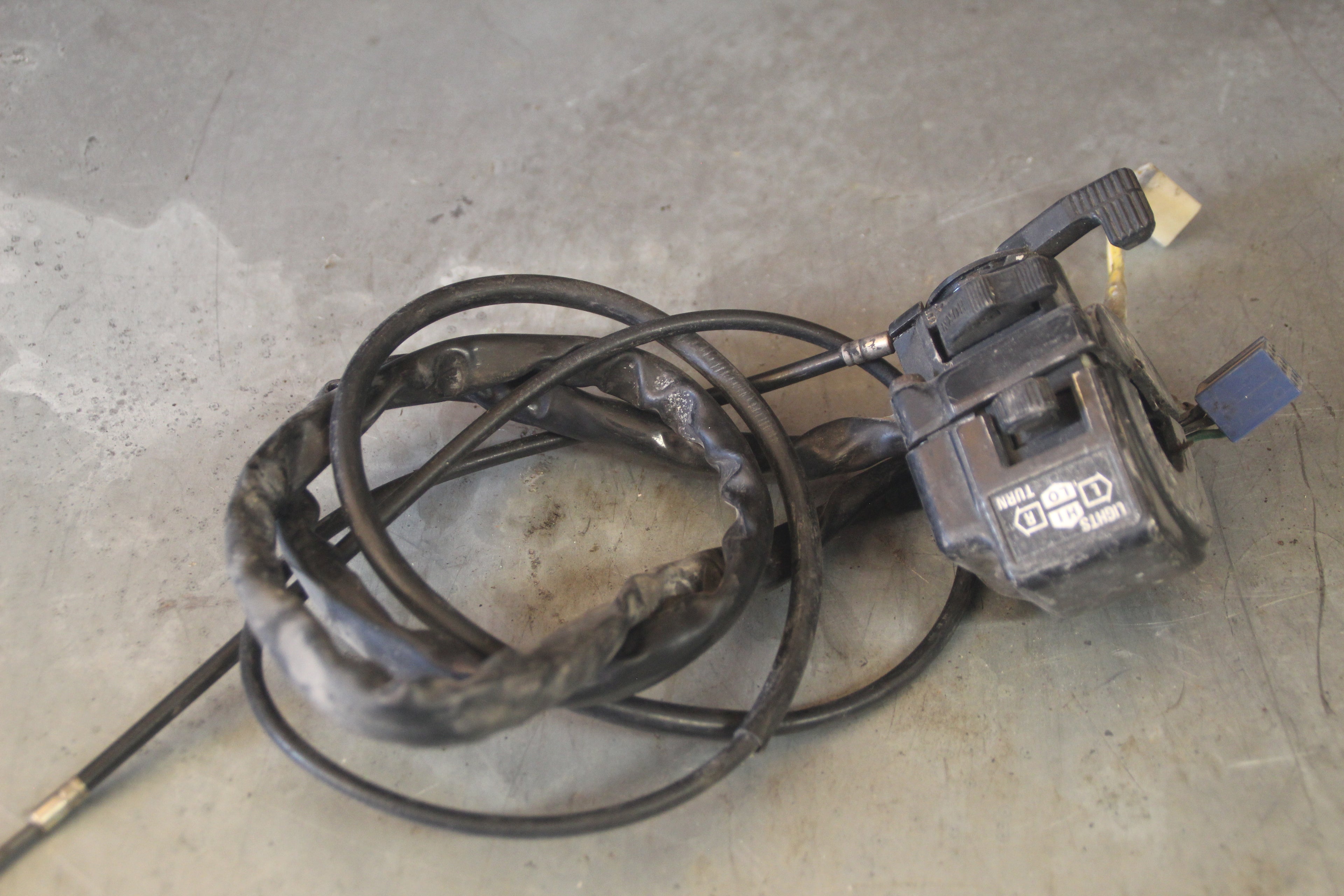 Suzuki GS450L stuurbediening links