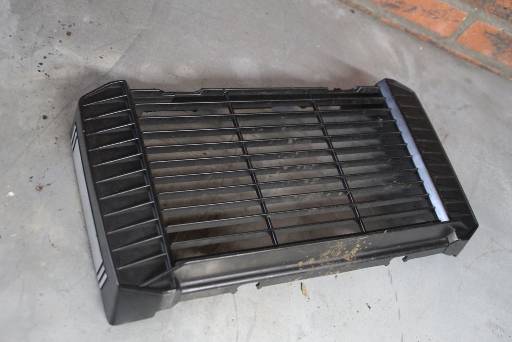 Yamaha XJ700 radiator cover
