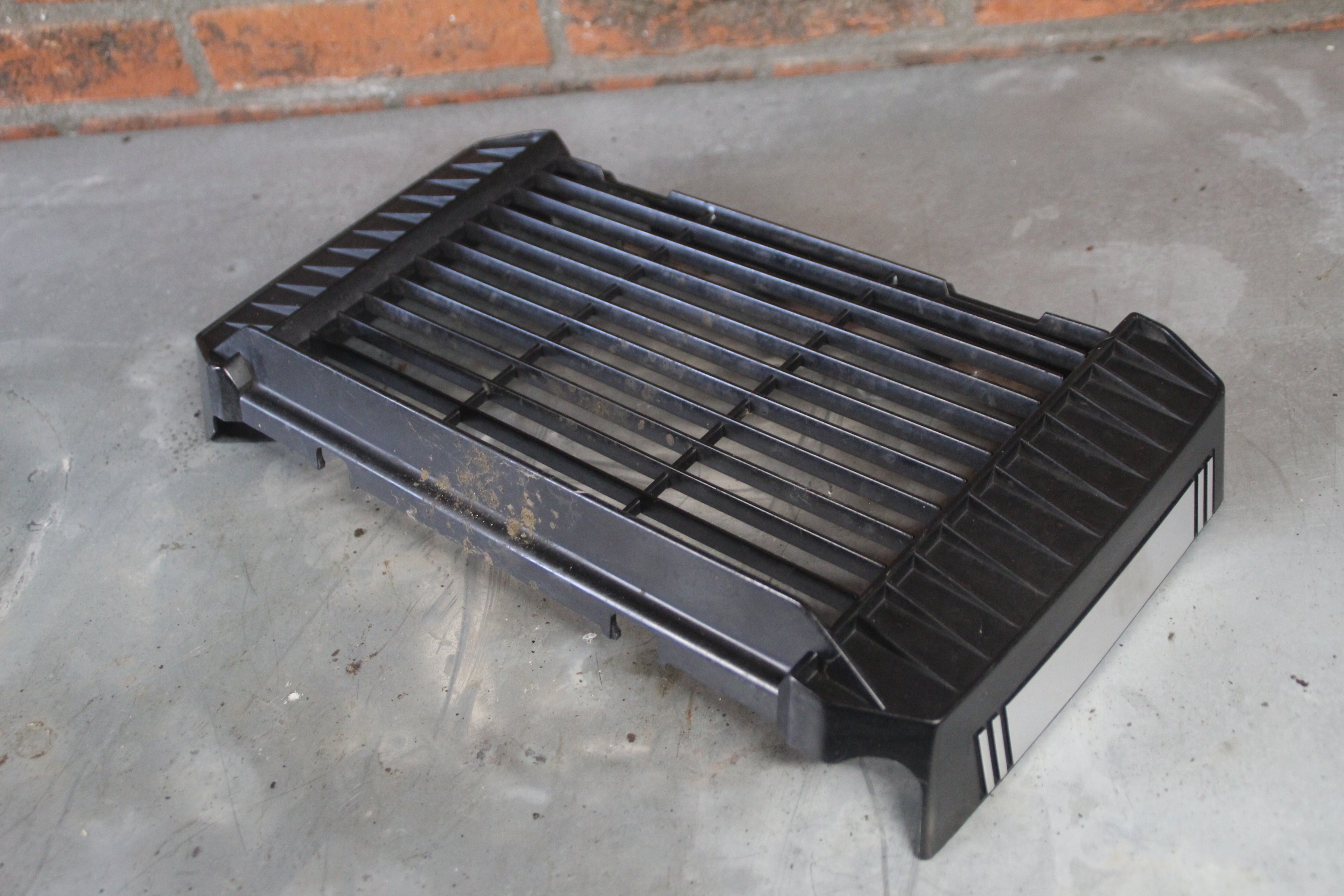 Yamaha XJ700 radiator cover