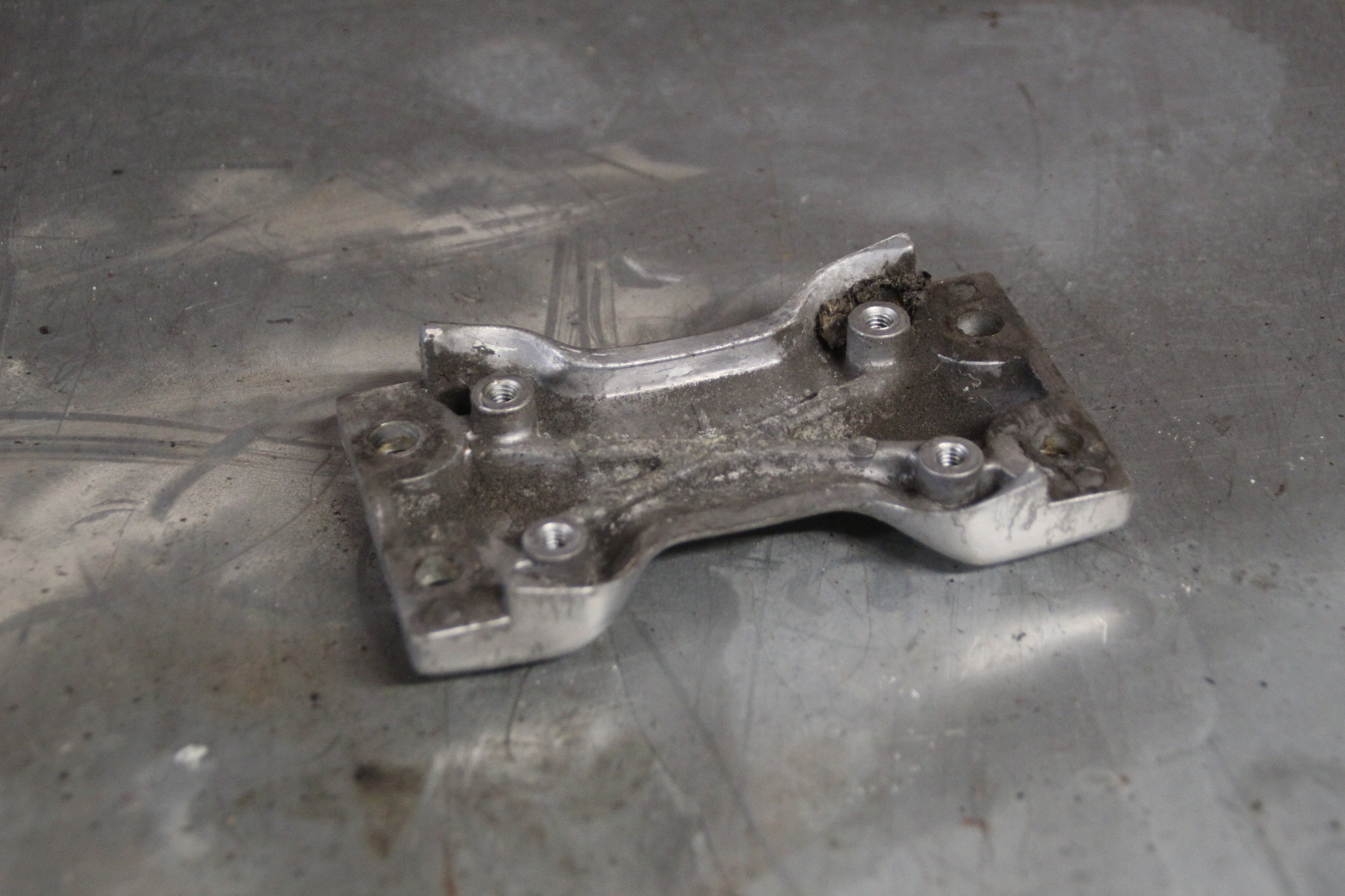 Yamaha XJ700 spatbord bevestiging voor