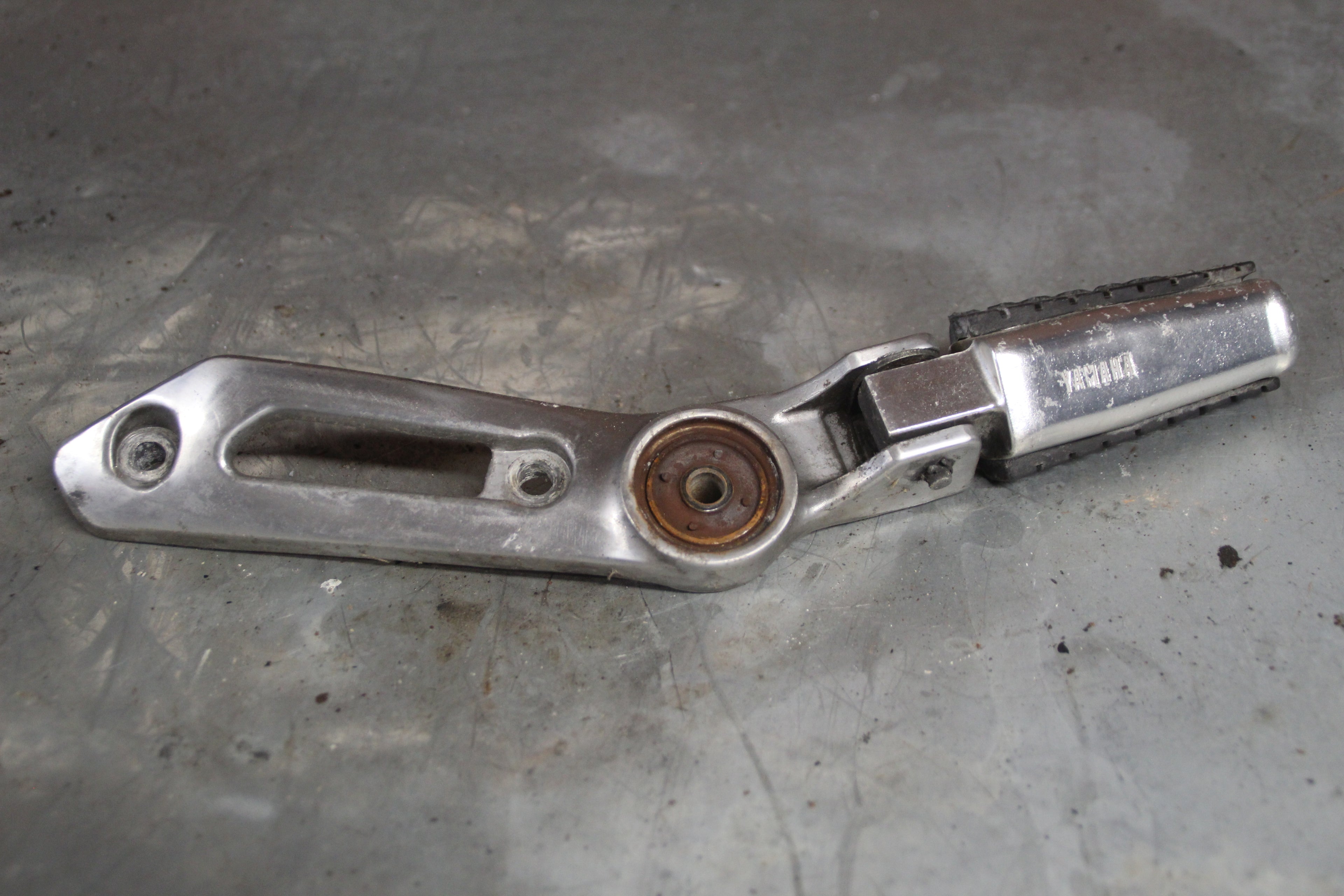 Yamaha XJ700 duosteun links