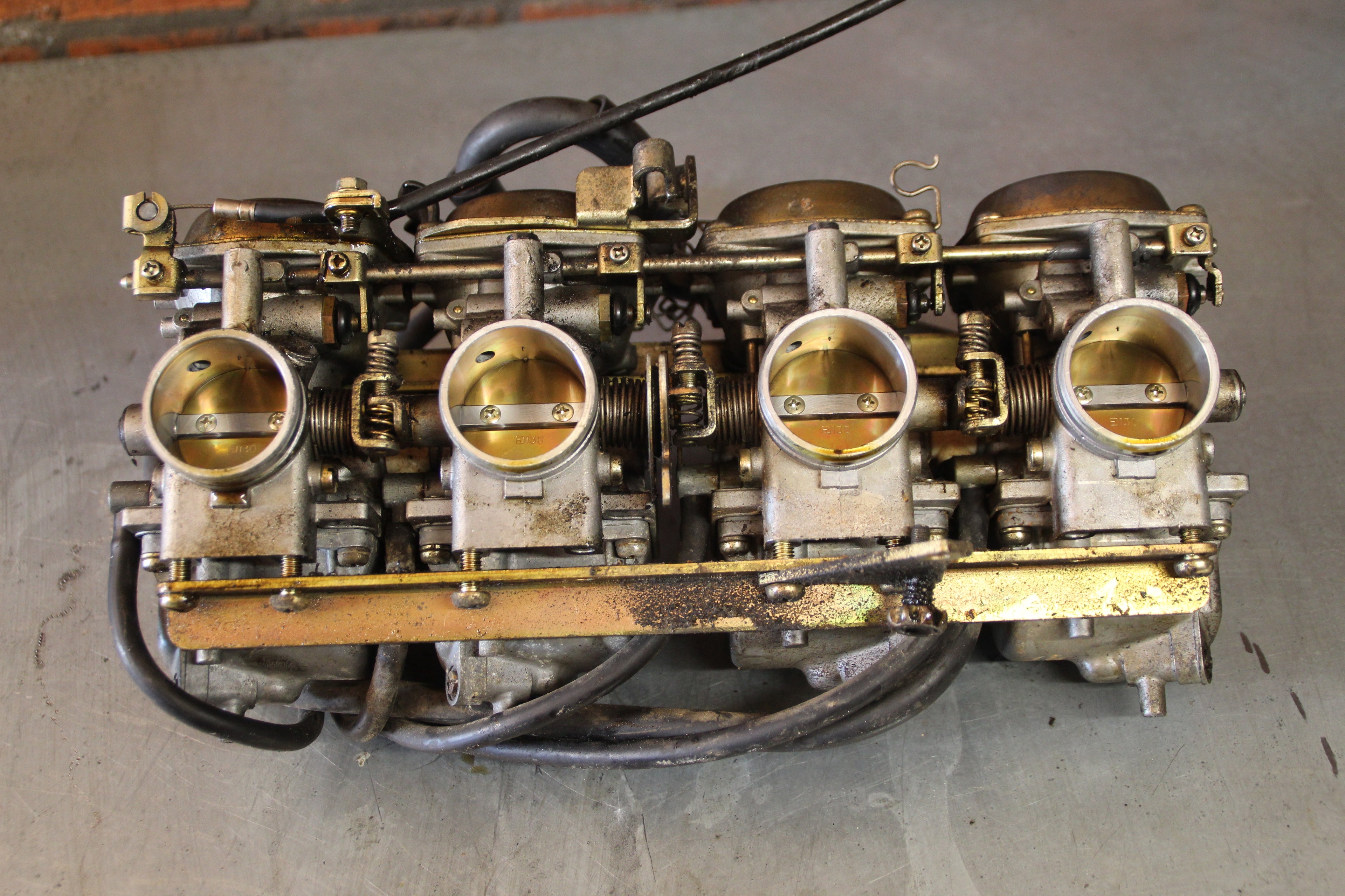 Yamaha FJ1100 carburateurs