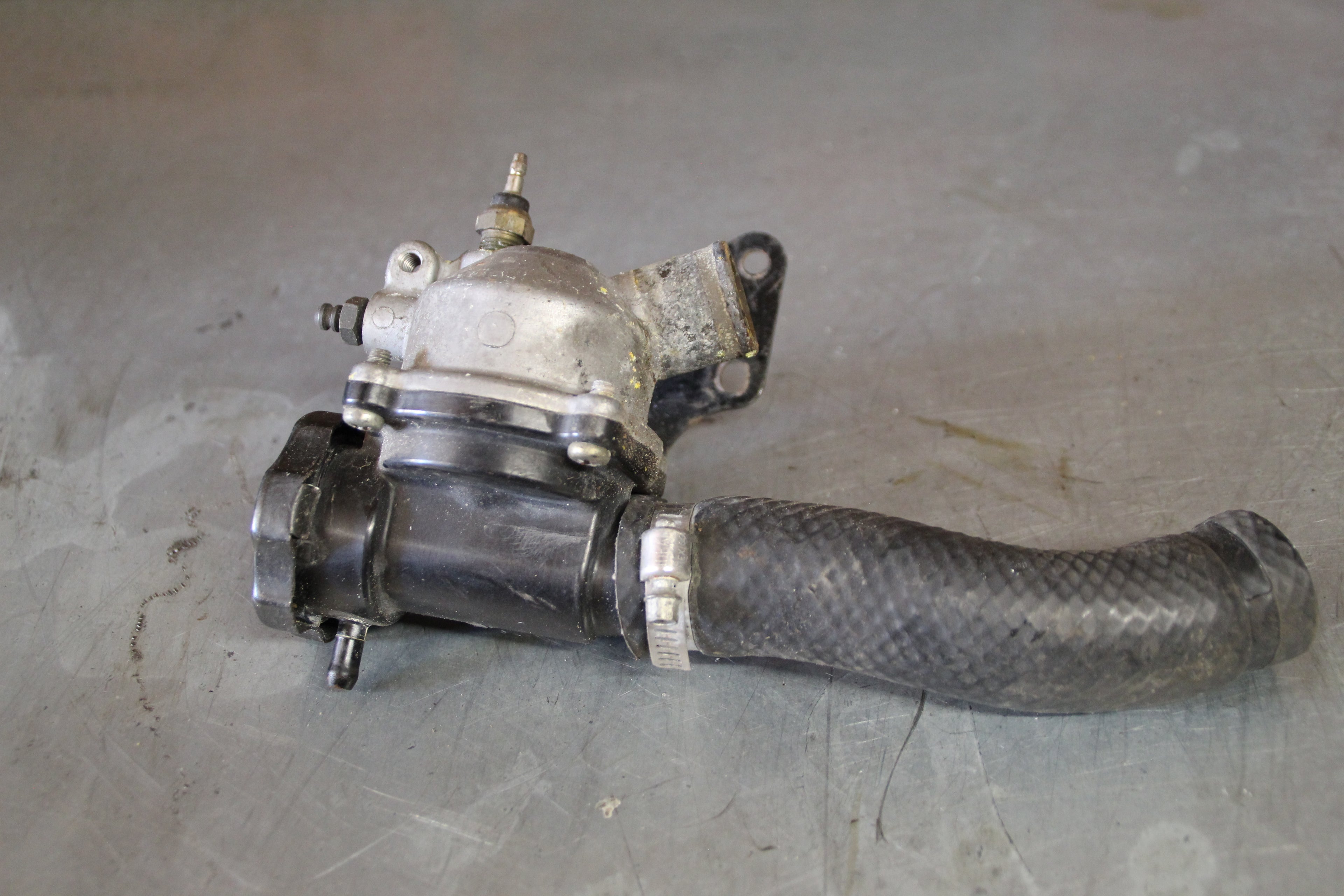 Kawasaki ZZR600 thermostaathuis