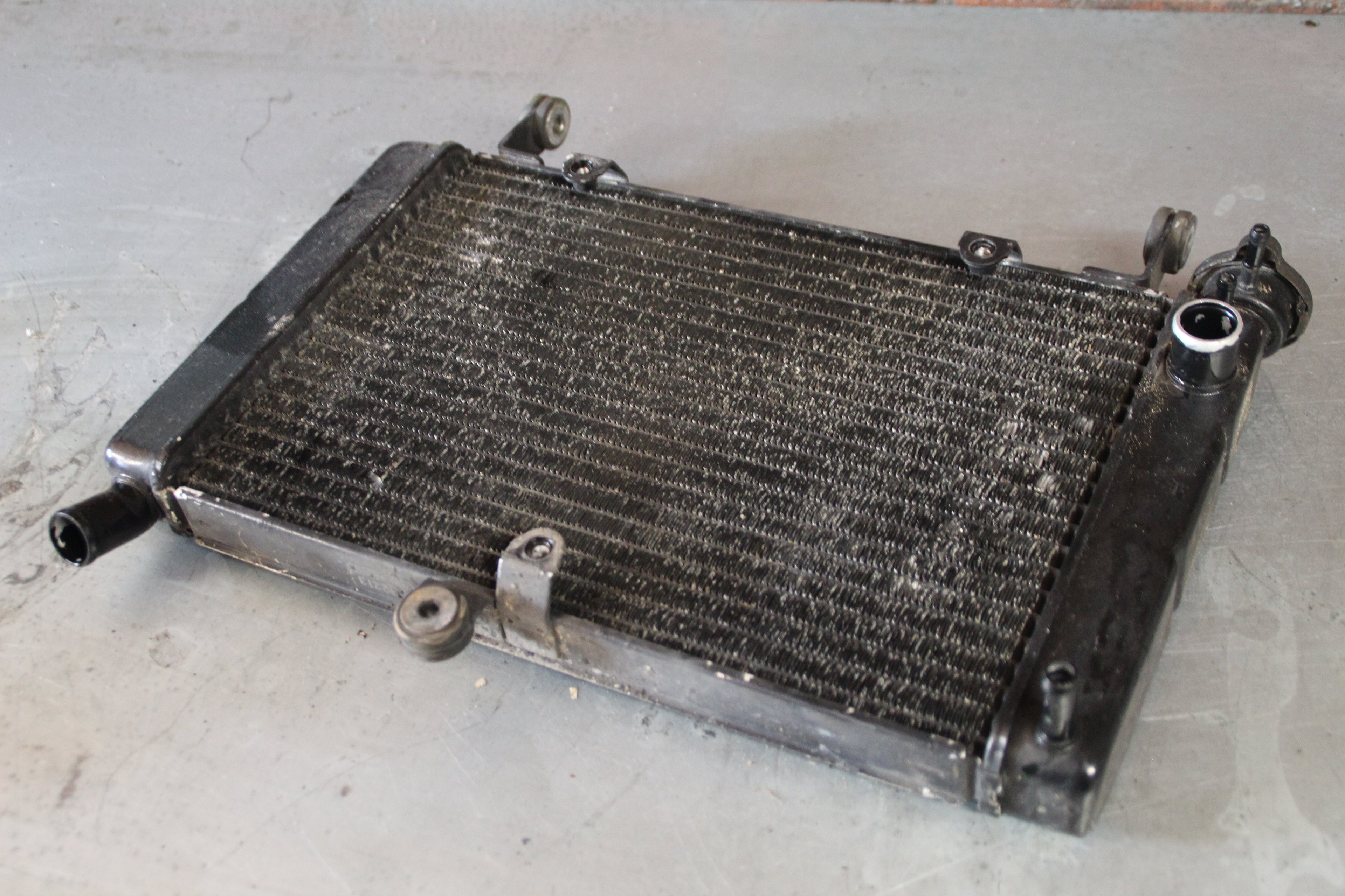 Yamaha FZR600 radiator