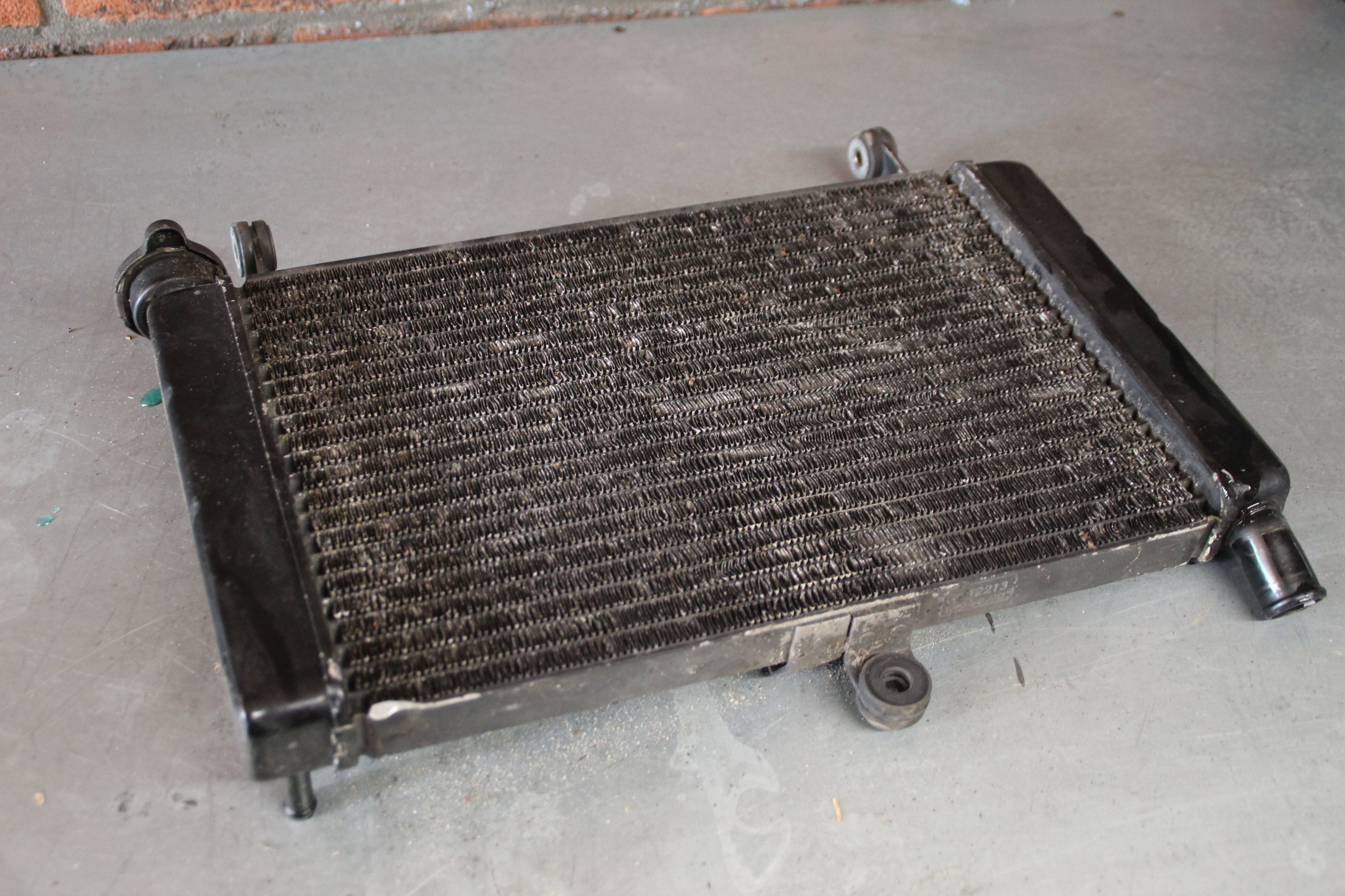 Yamaha FZR600 radiator