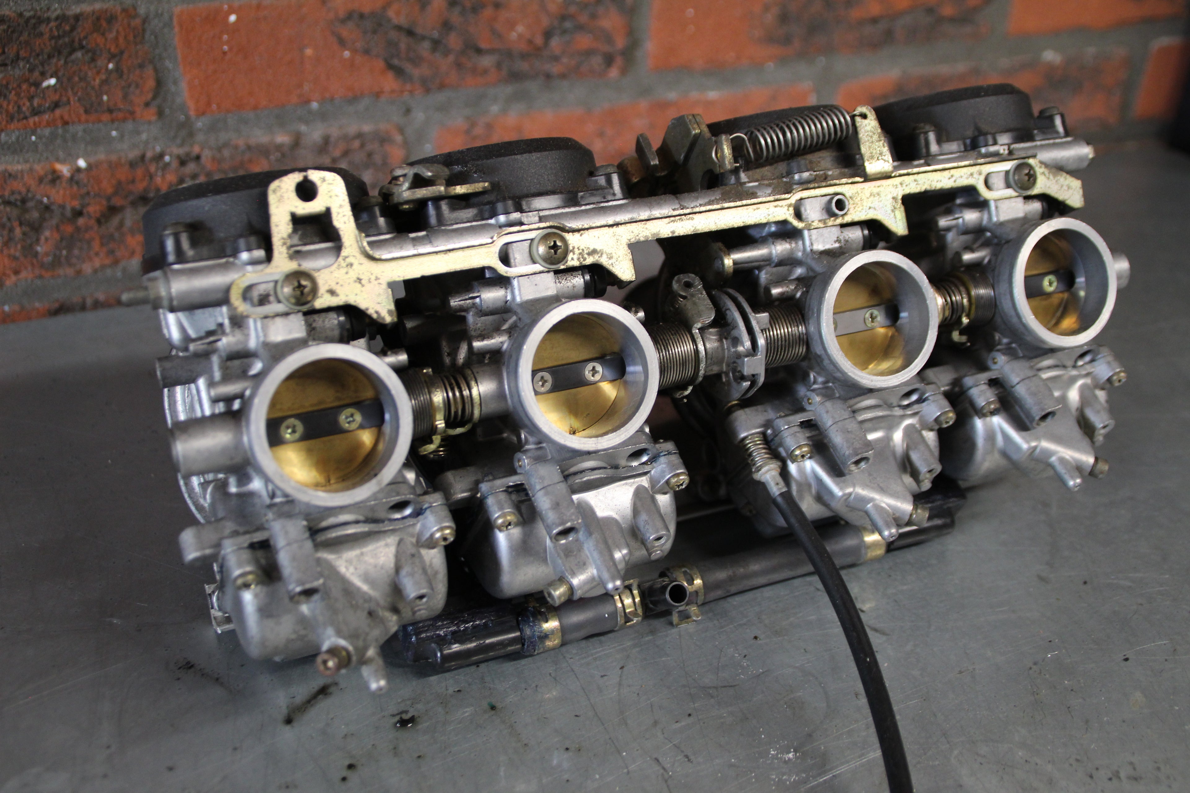 Yamaha FZR600 carburateurs 2