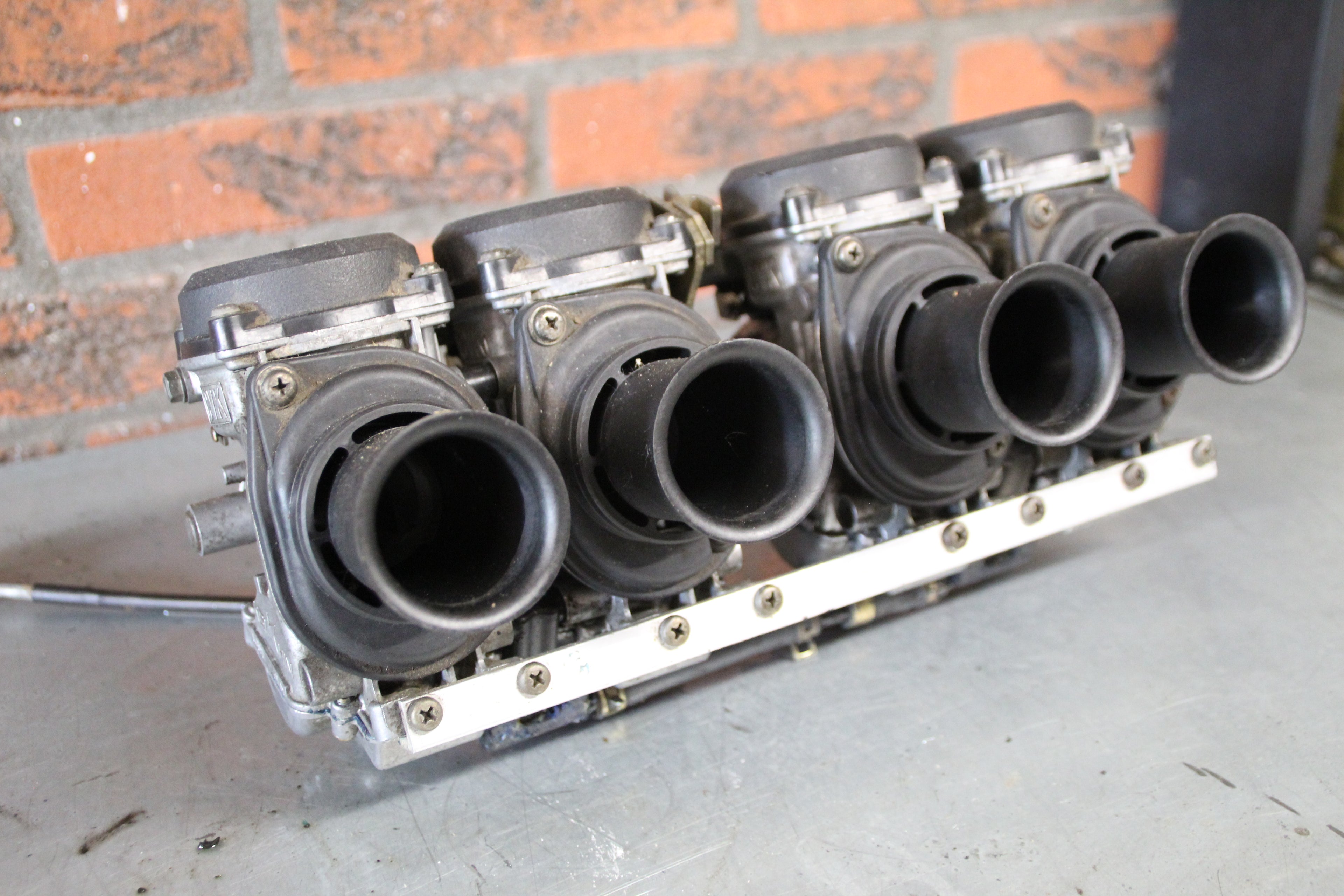 Yamaha FZR600 carburateurs 2