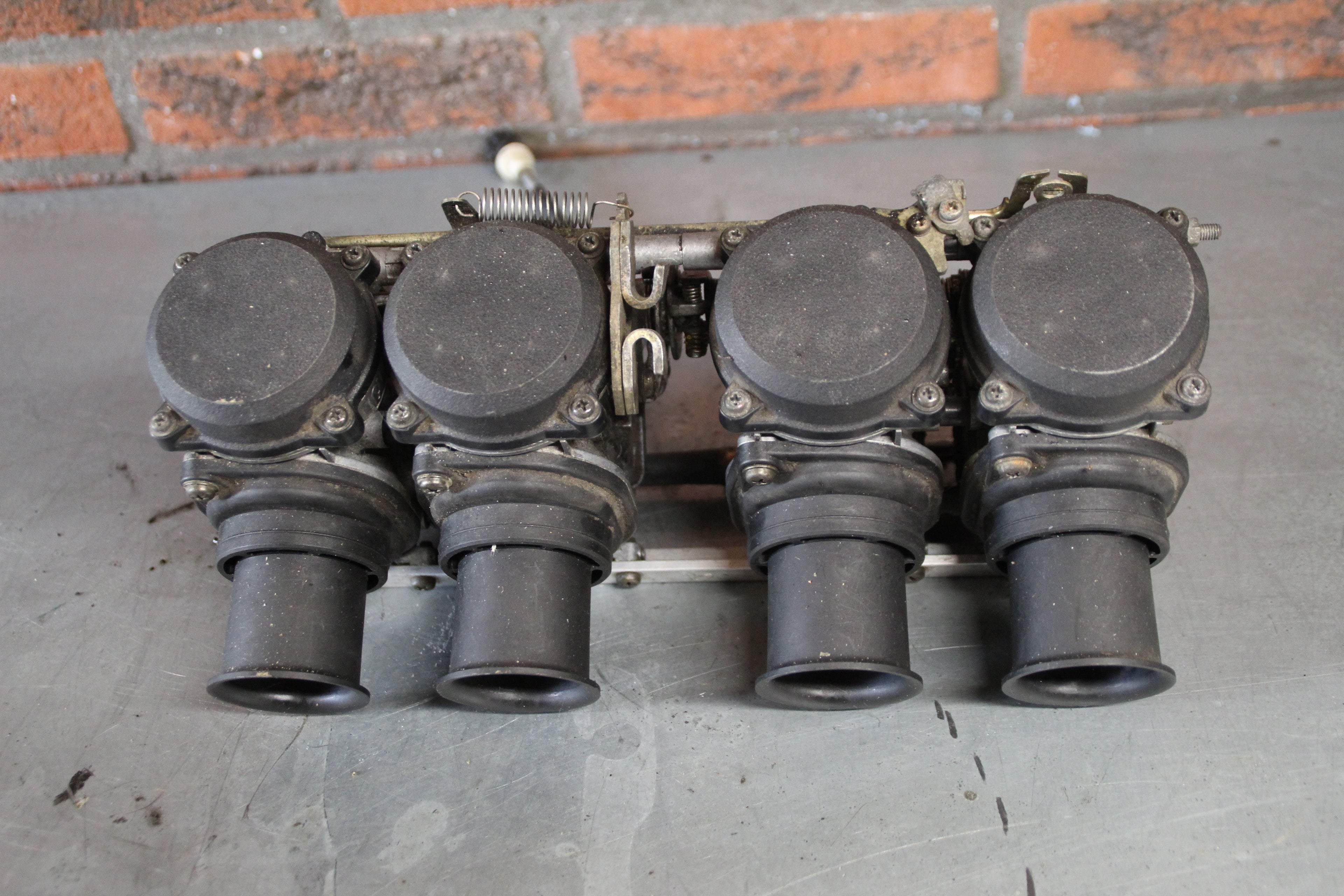 Yamaha FZR600 carburateurs 2