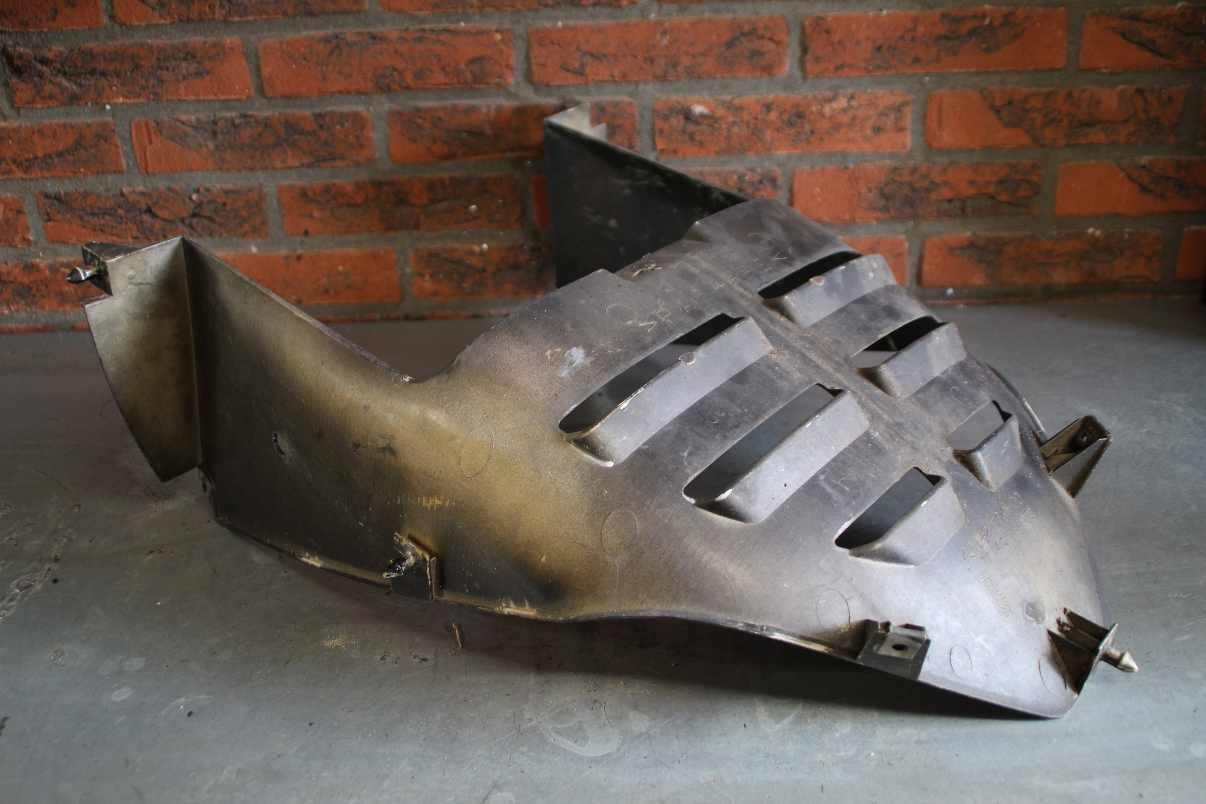 Yamaha FZR600 radiator cover