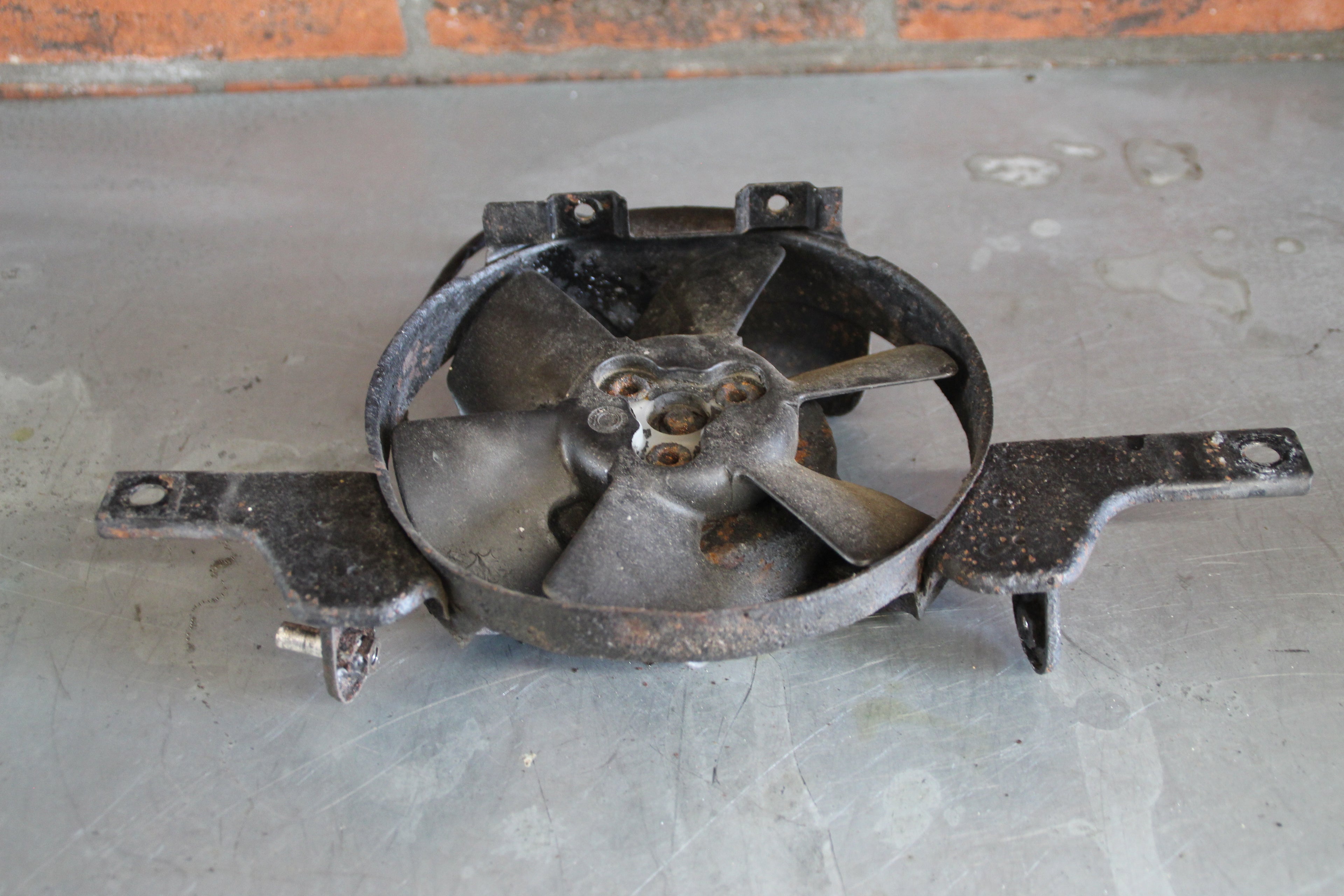 Honda VF750S radiator ventilator