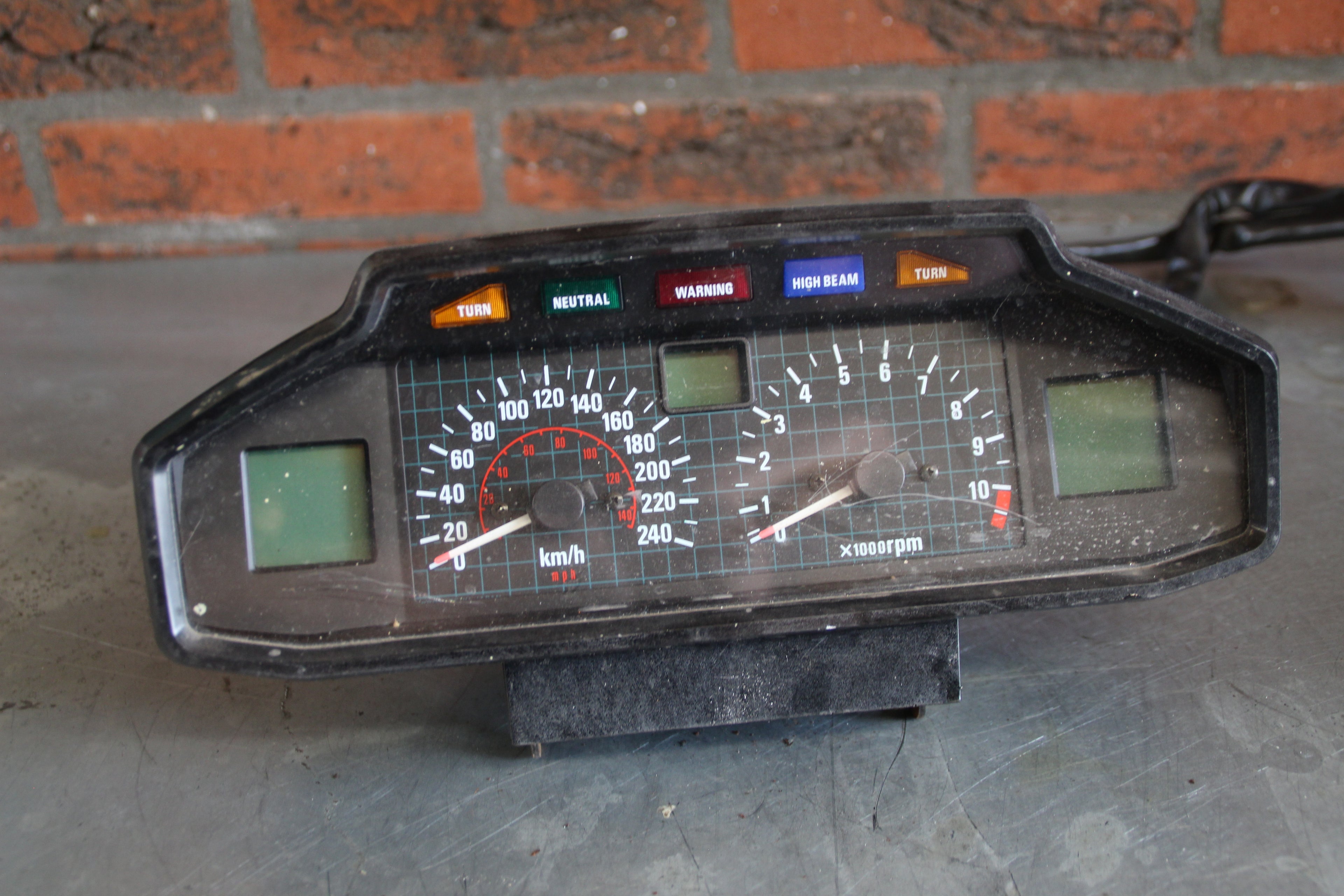 Honda VF750S kilometer teller