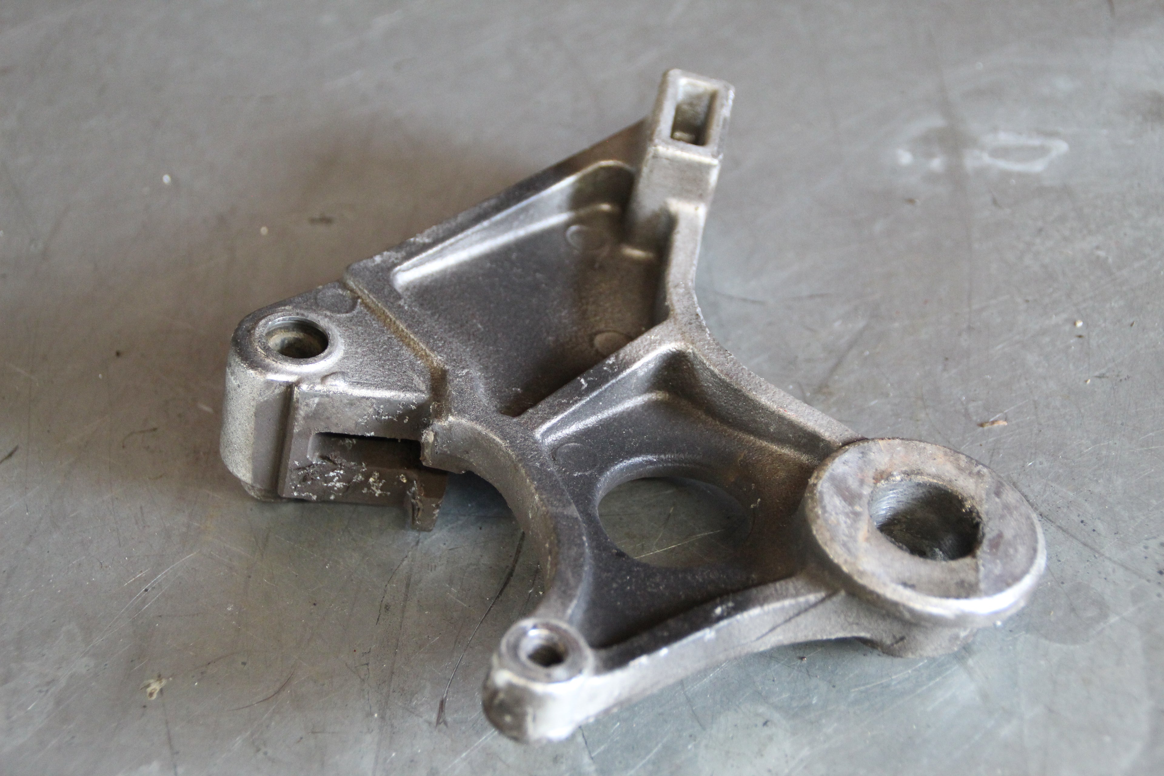 Honda CBR600F2 bevestiging remklauw achter