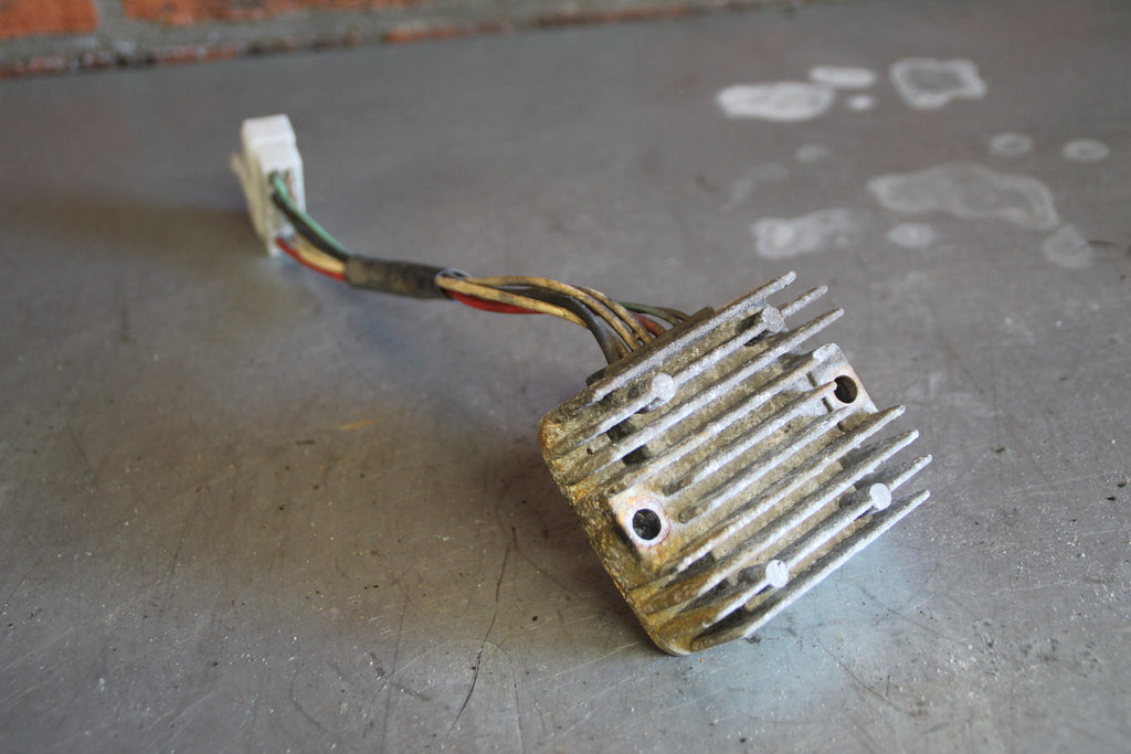 Yamaha XJ900F spanningsregelaar