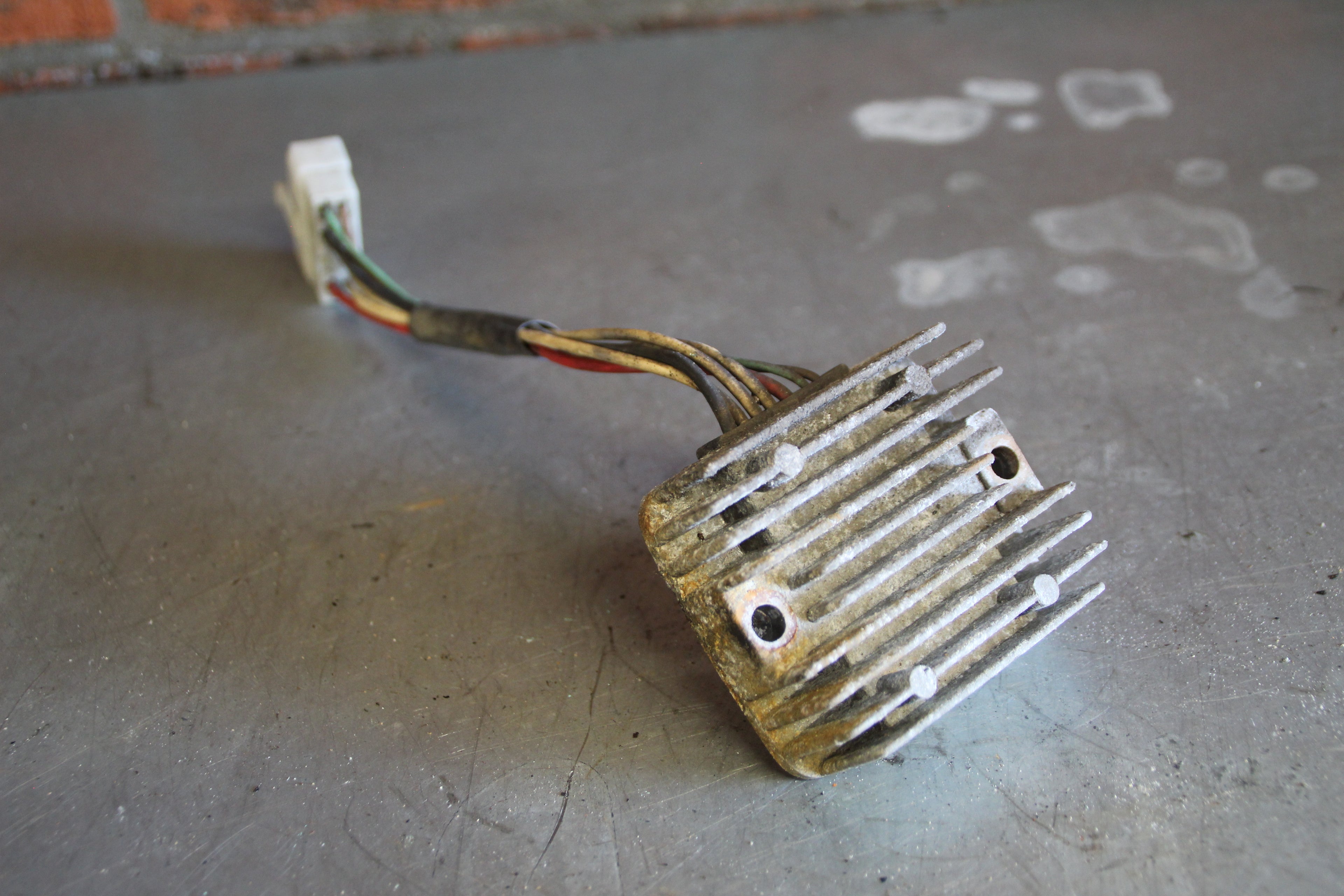 Yamaha XJ900F spanningsregelaar