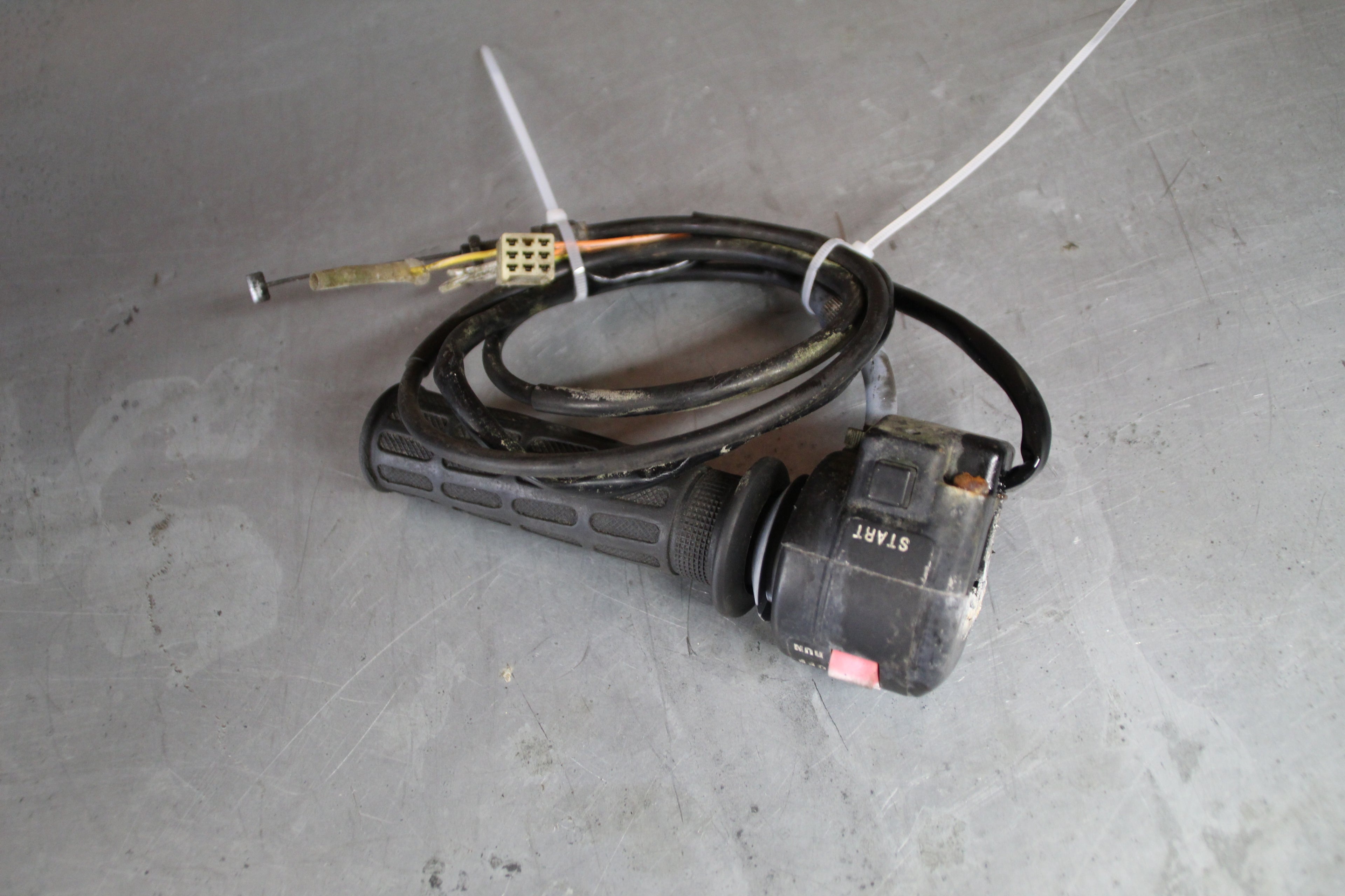 Suzuki GR650X stuurbediening rechts