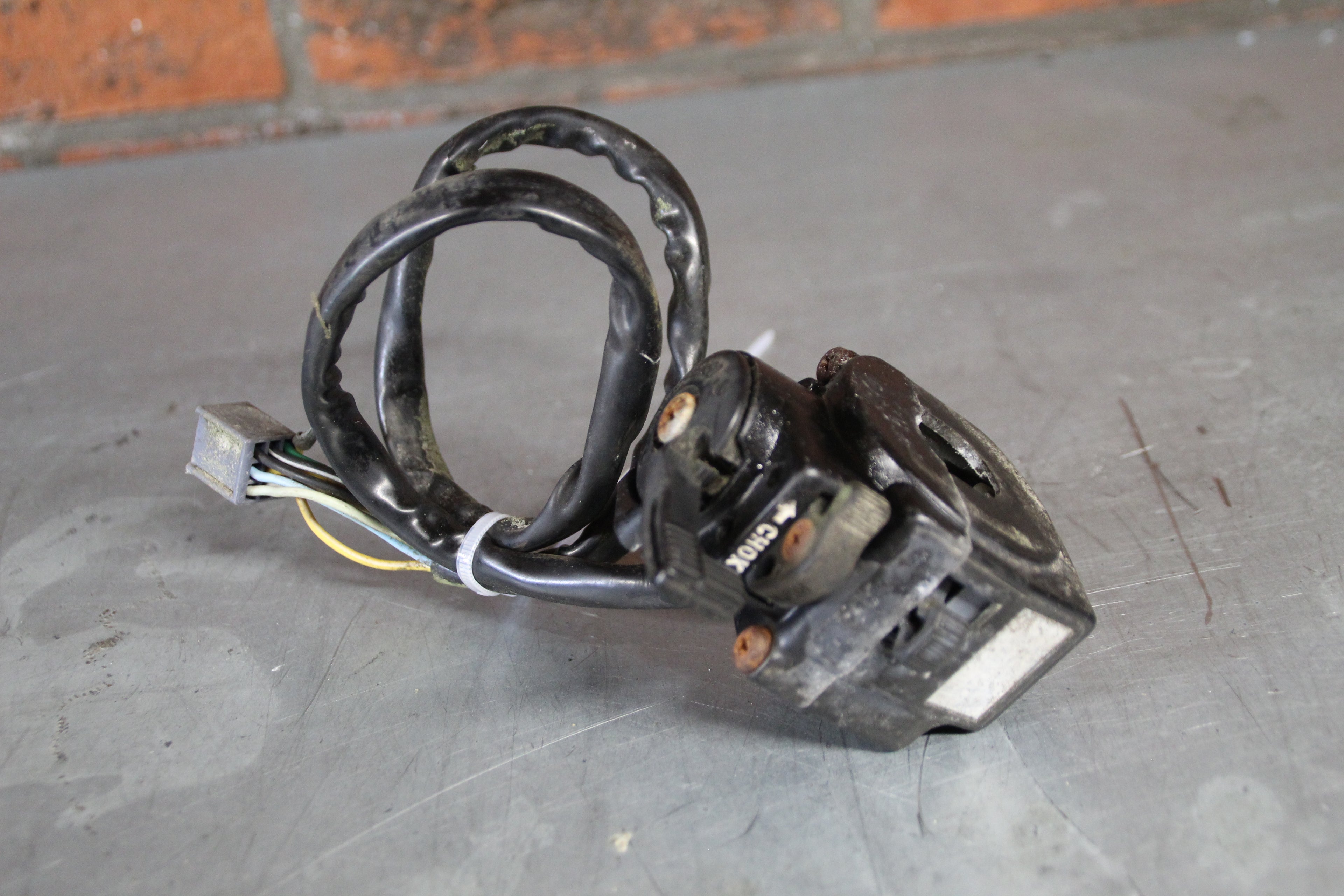 Suzuki GR650X stuurbediening links