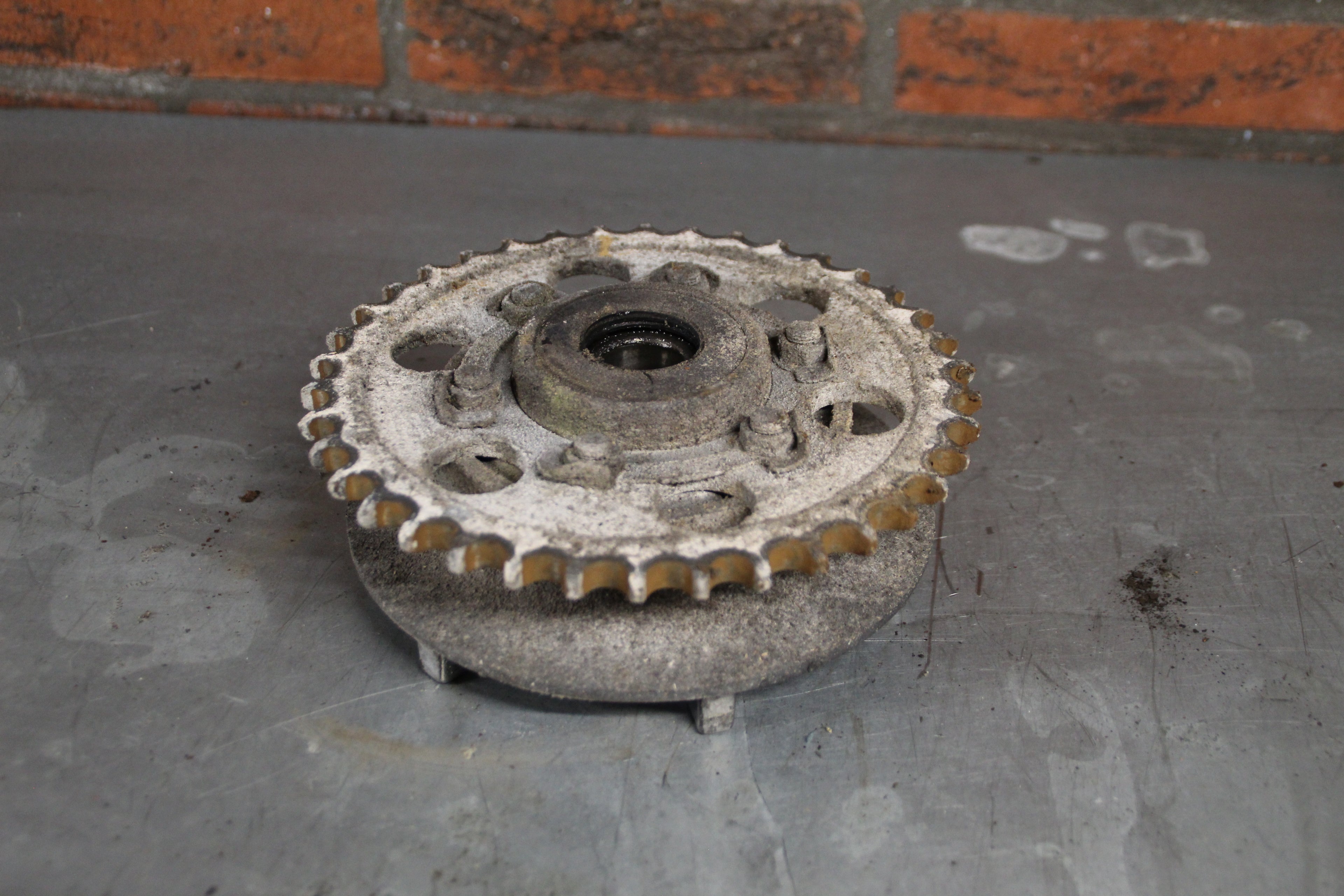 Suzuki GR650X tandwiel drager