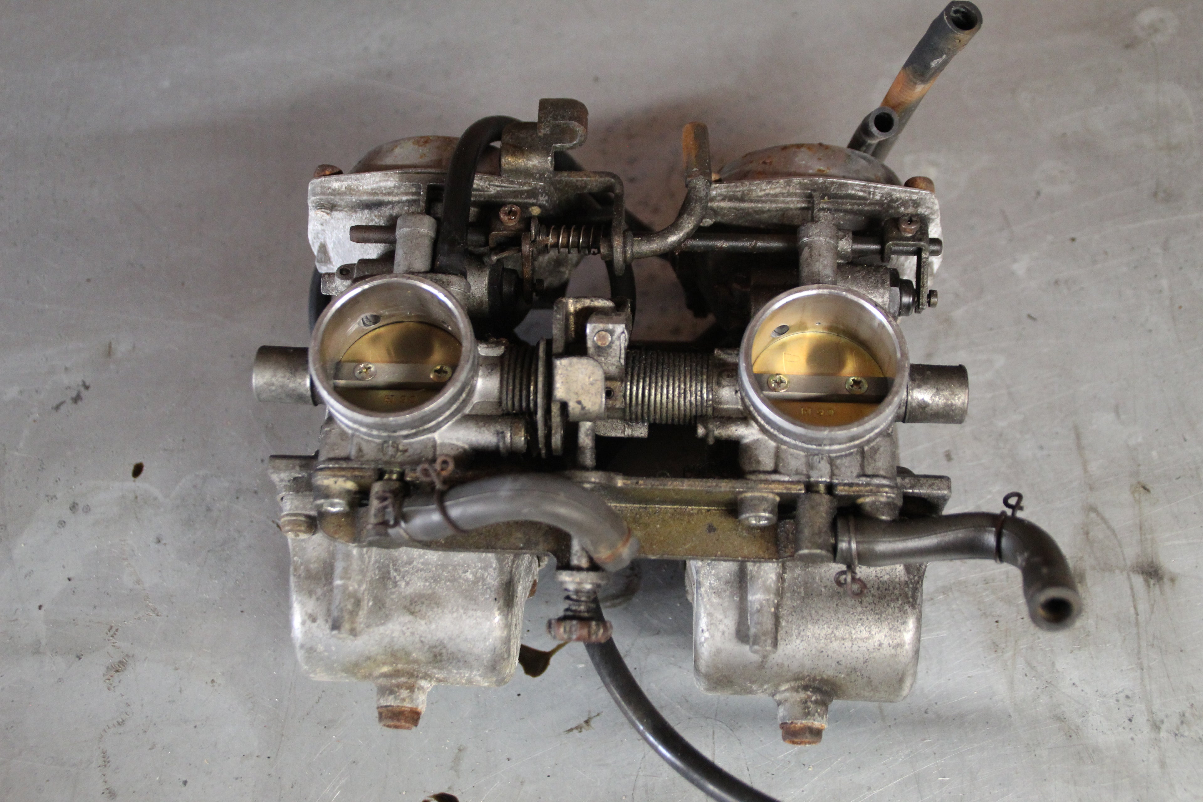 Suzuki GR650X carburateurs