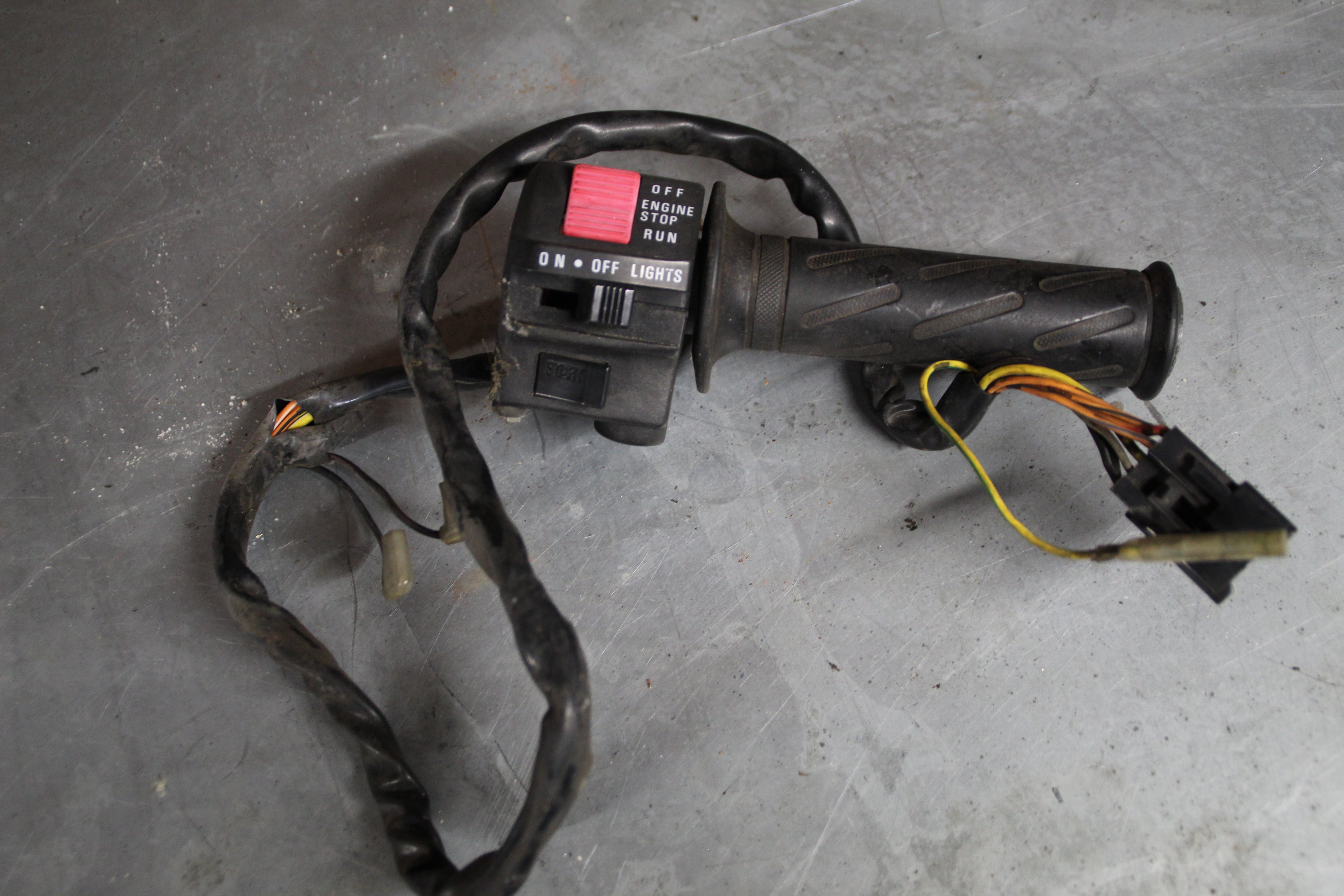 Suzuki GSXR1100W stuurbediening rechts